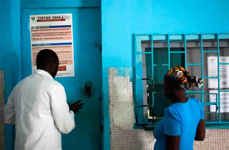 Le bilan de l'épidémie Ebola s'alourdit à 1.427 morts, dit l'OMS