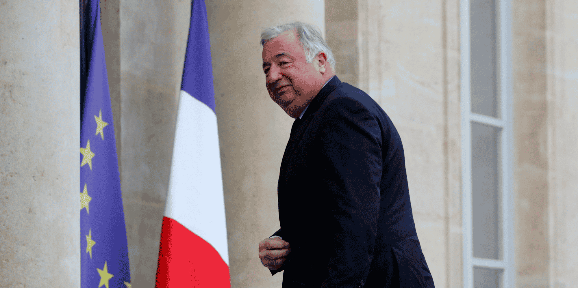 Avant d'être reçu à l'Elysée dans l'après-midi du 2 juillet, en compagnie des présidents de l'Assemblée nationale et du Conseil économique, social et environnemental, le président du Sénat, Gérard Larcher, et d'autres sénateurs, ont présenté 50 propositions pour le plein exercice des libertés locales.