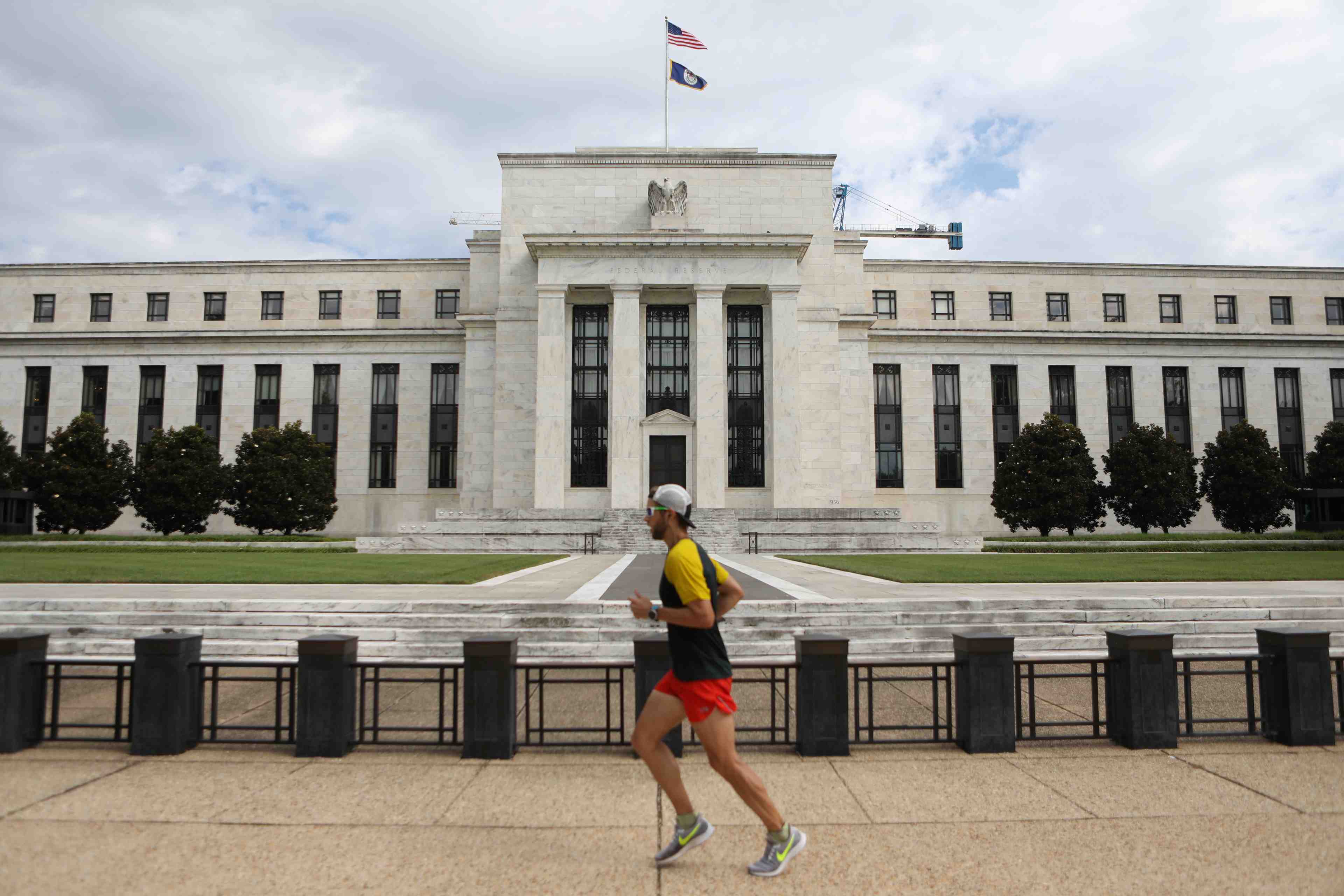 La fed releve les taux, sa politique n'est plus "accommodante"
