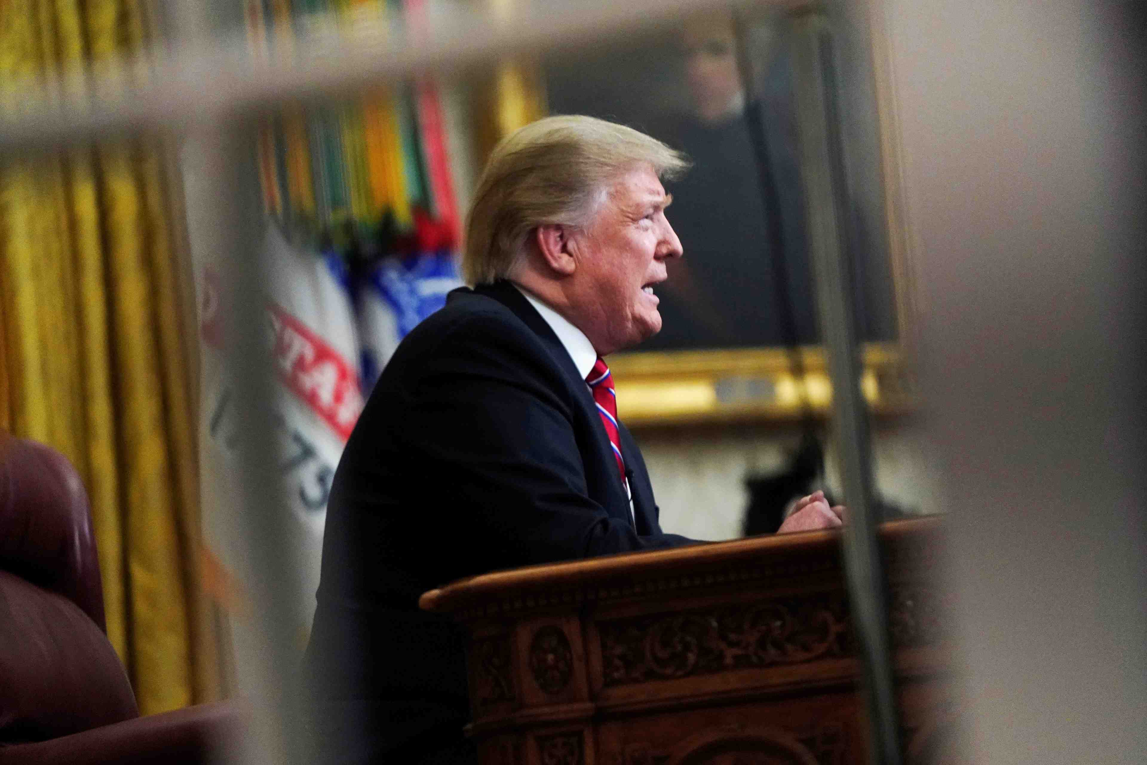 Trump stoppe l'aide federale contre les incendies en californie