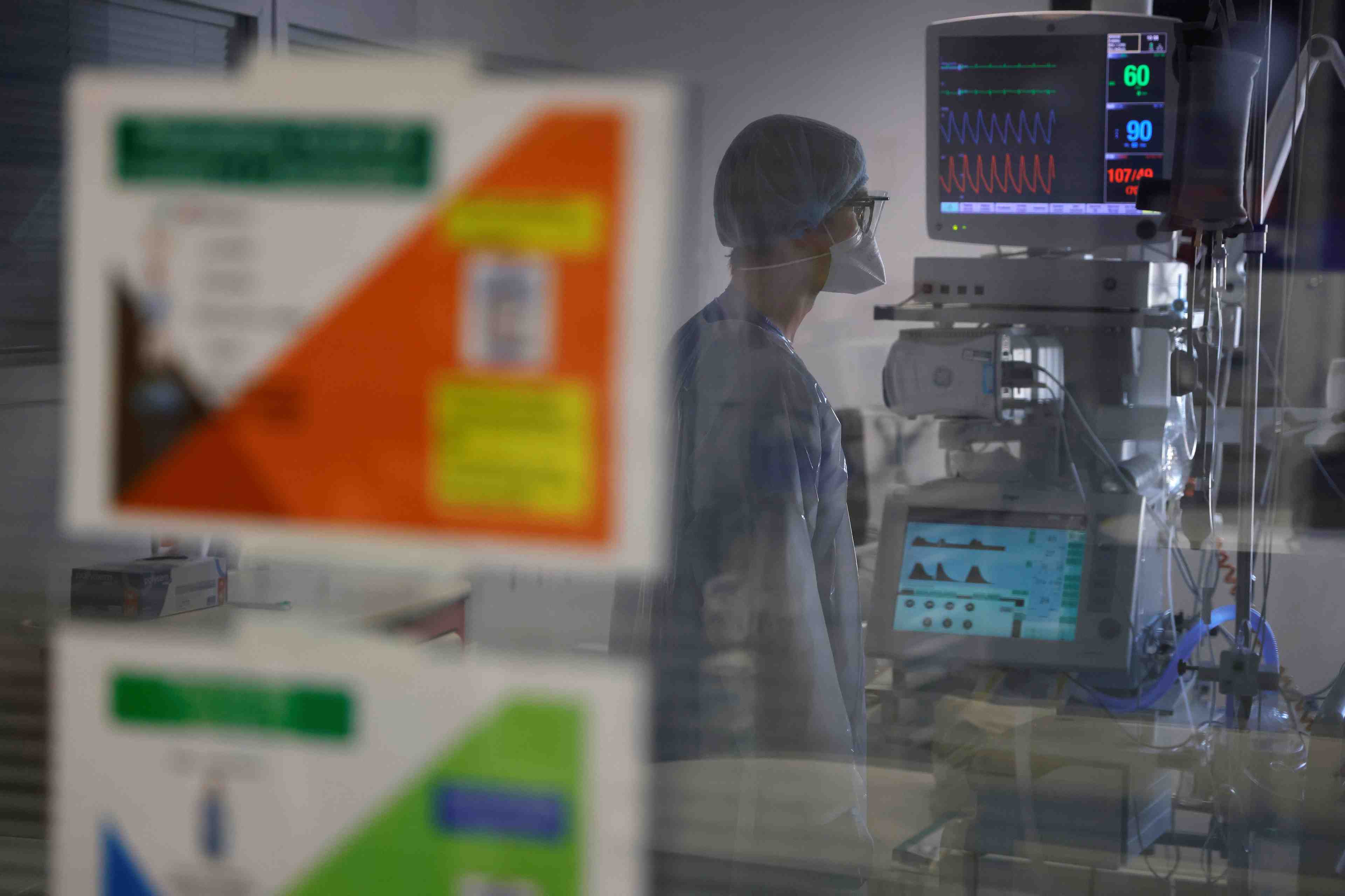 Coronavirus: la france depasse le seuil d'un million de personnes infectees