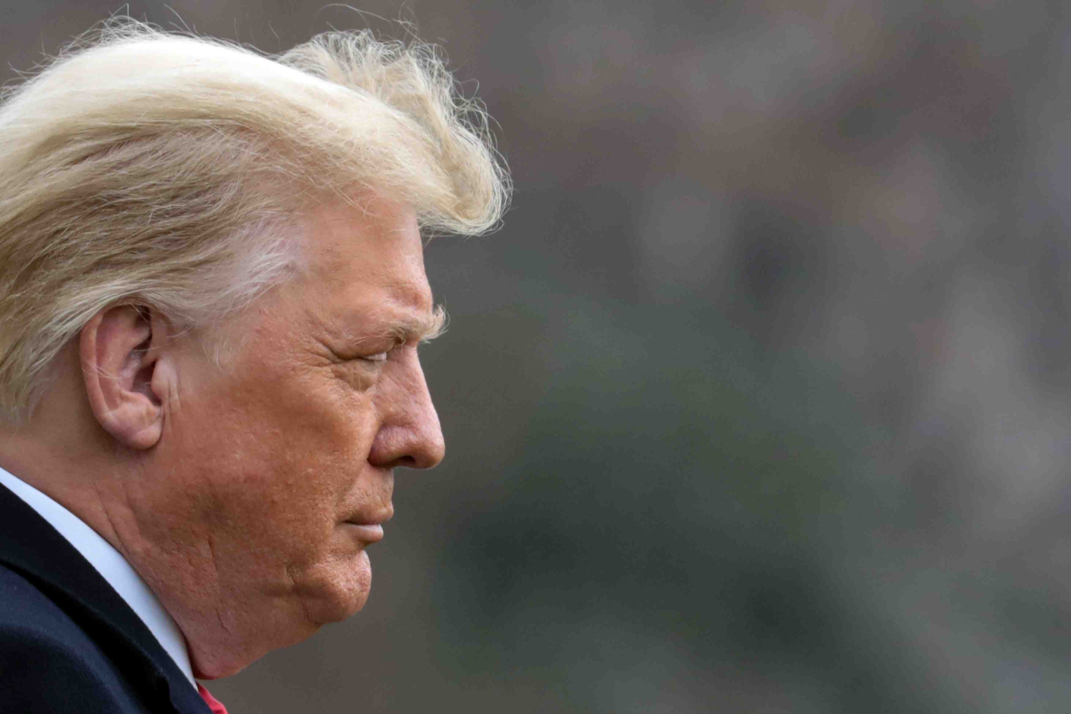 Trump ratifie le plan de relance, evite le "shutdown"