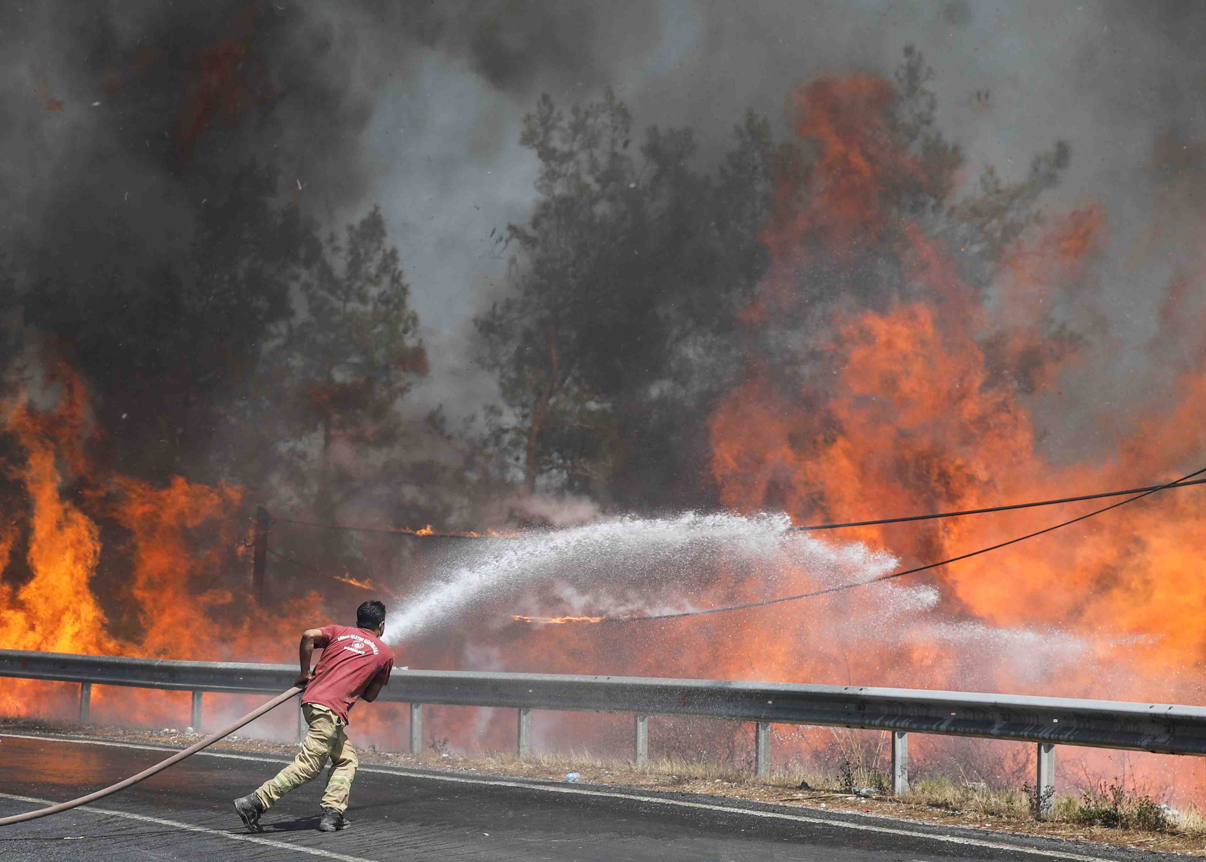 Les incendies se multiplient en turquie, grece et en sicile