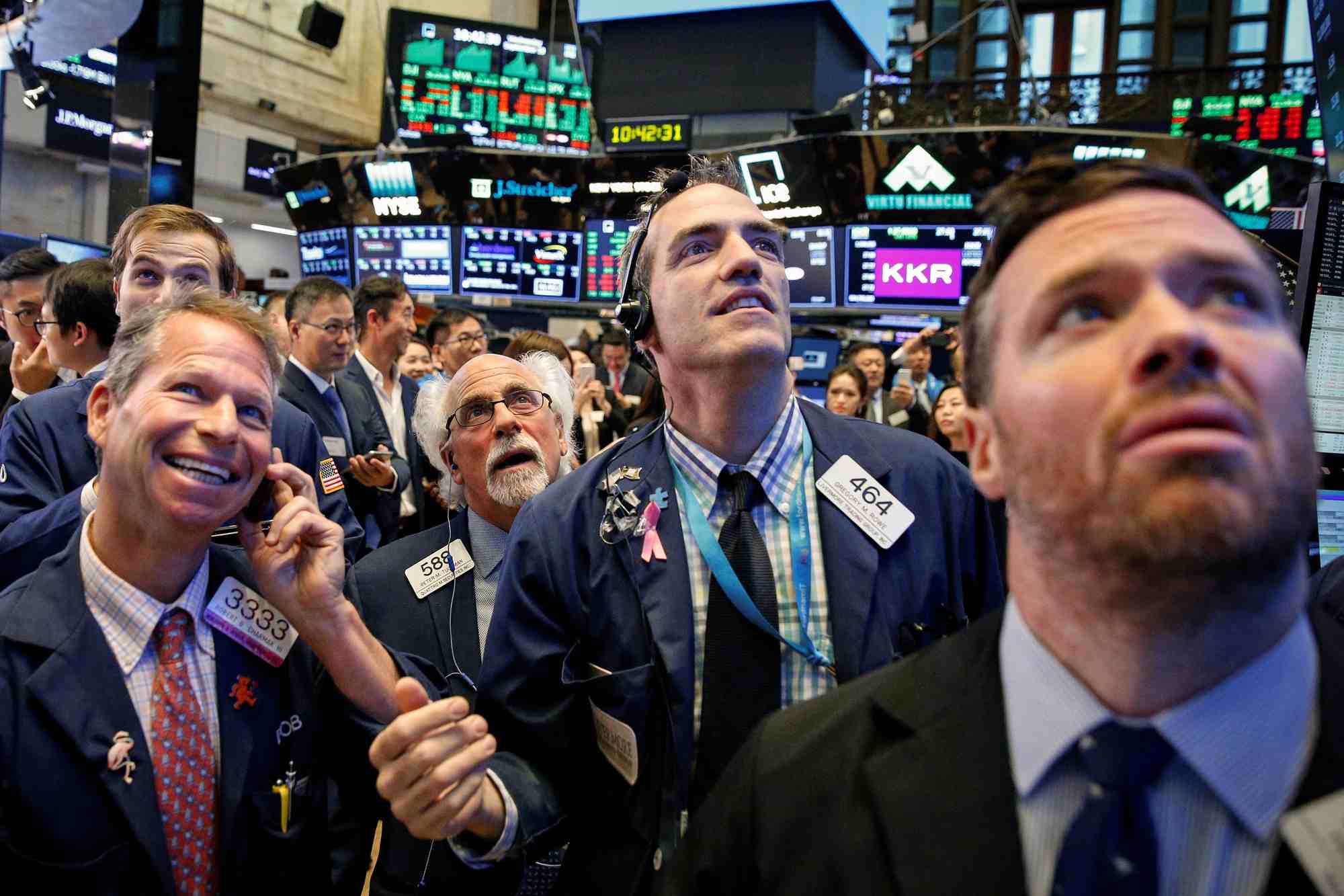 Wall street ouvre en hausse, espere des progres sur le dossier ukrainien