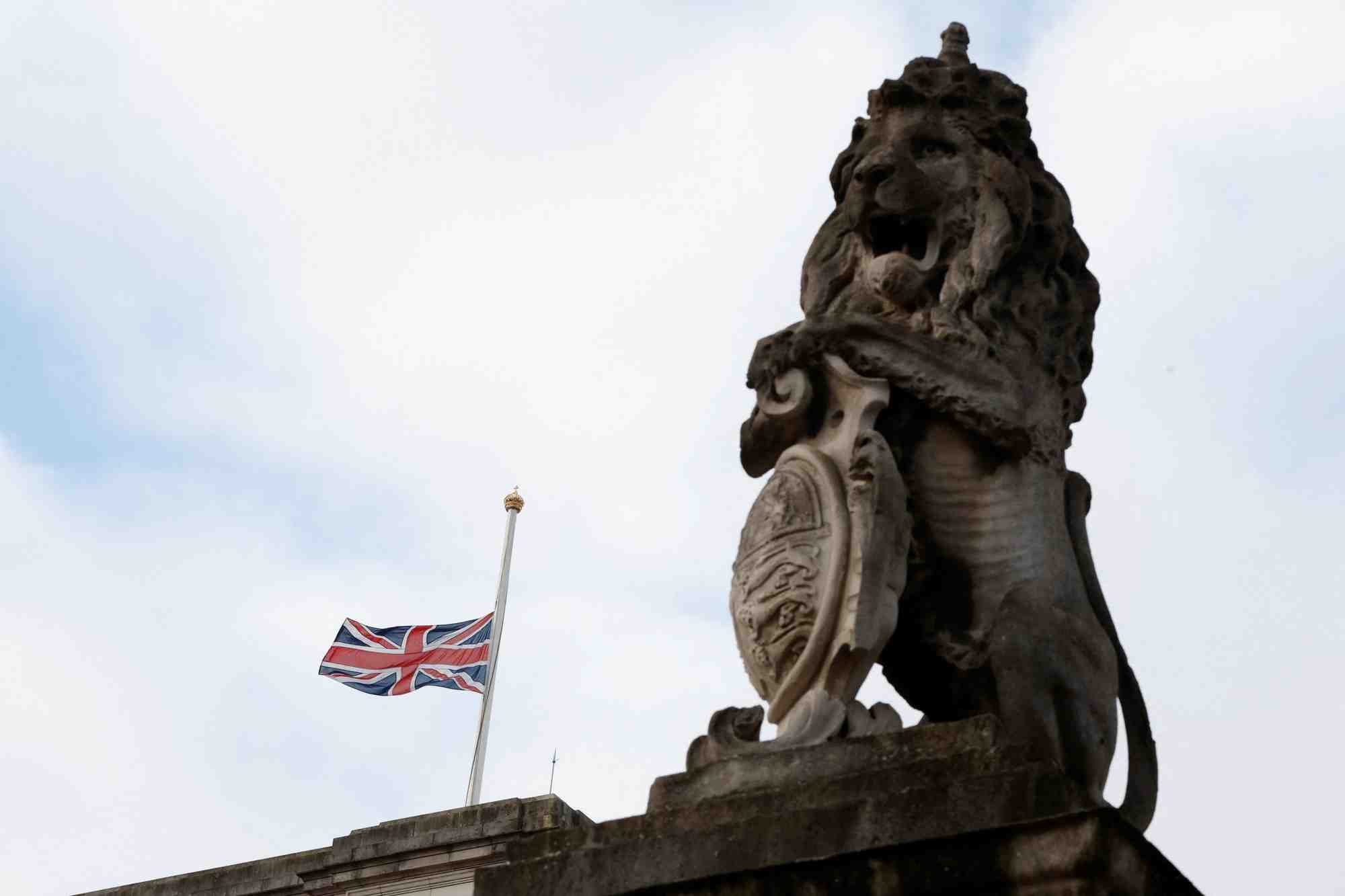 Grande-bretagne: le gouvernement decrete le deuil national pour la reine elizabeth ii