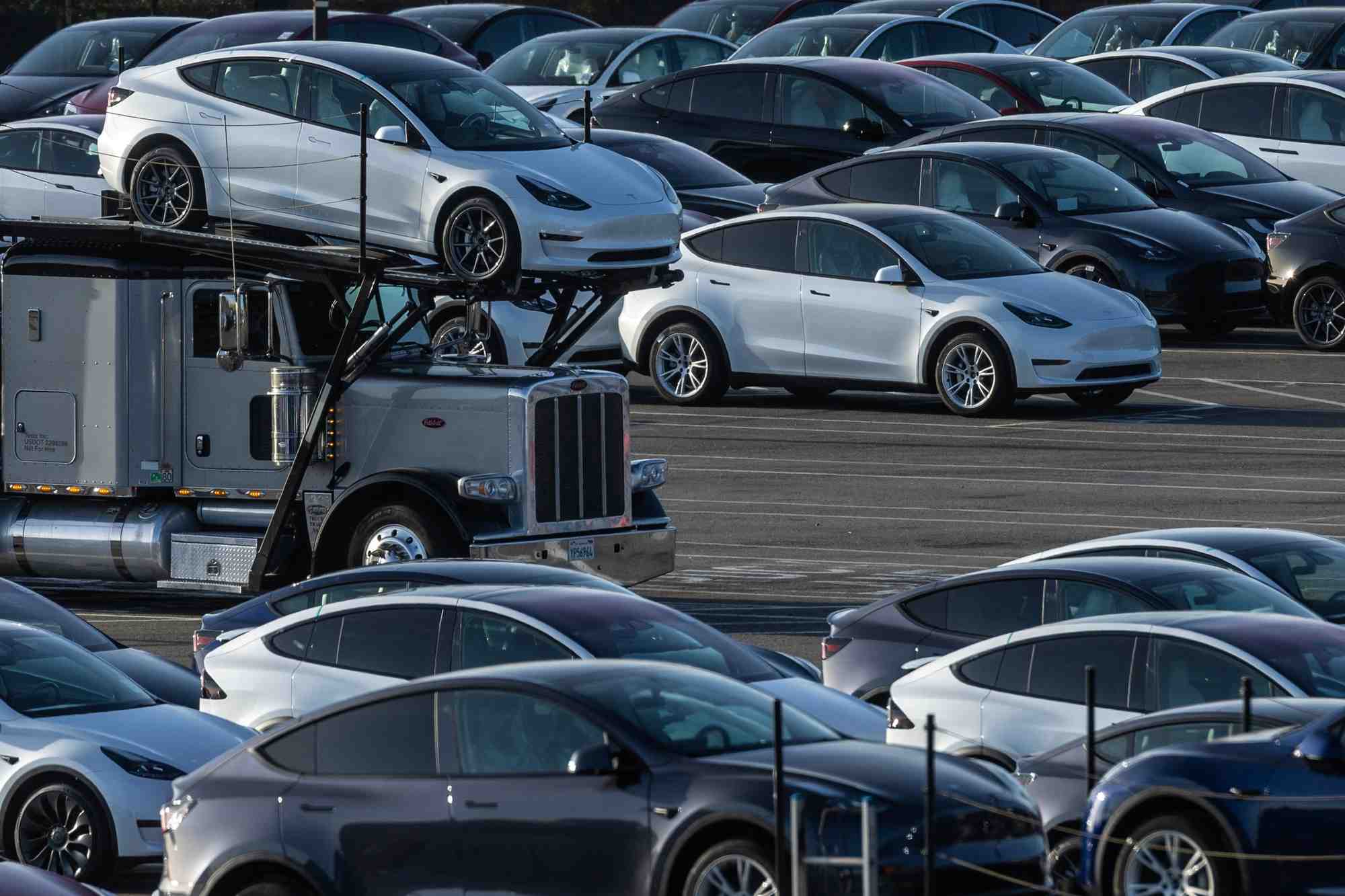 Des vehicules tesla model 3 en vente sur le site de tesla a fremont, en californie