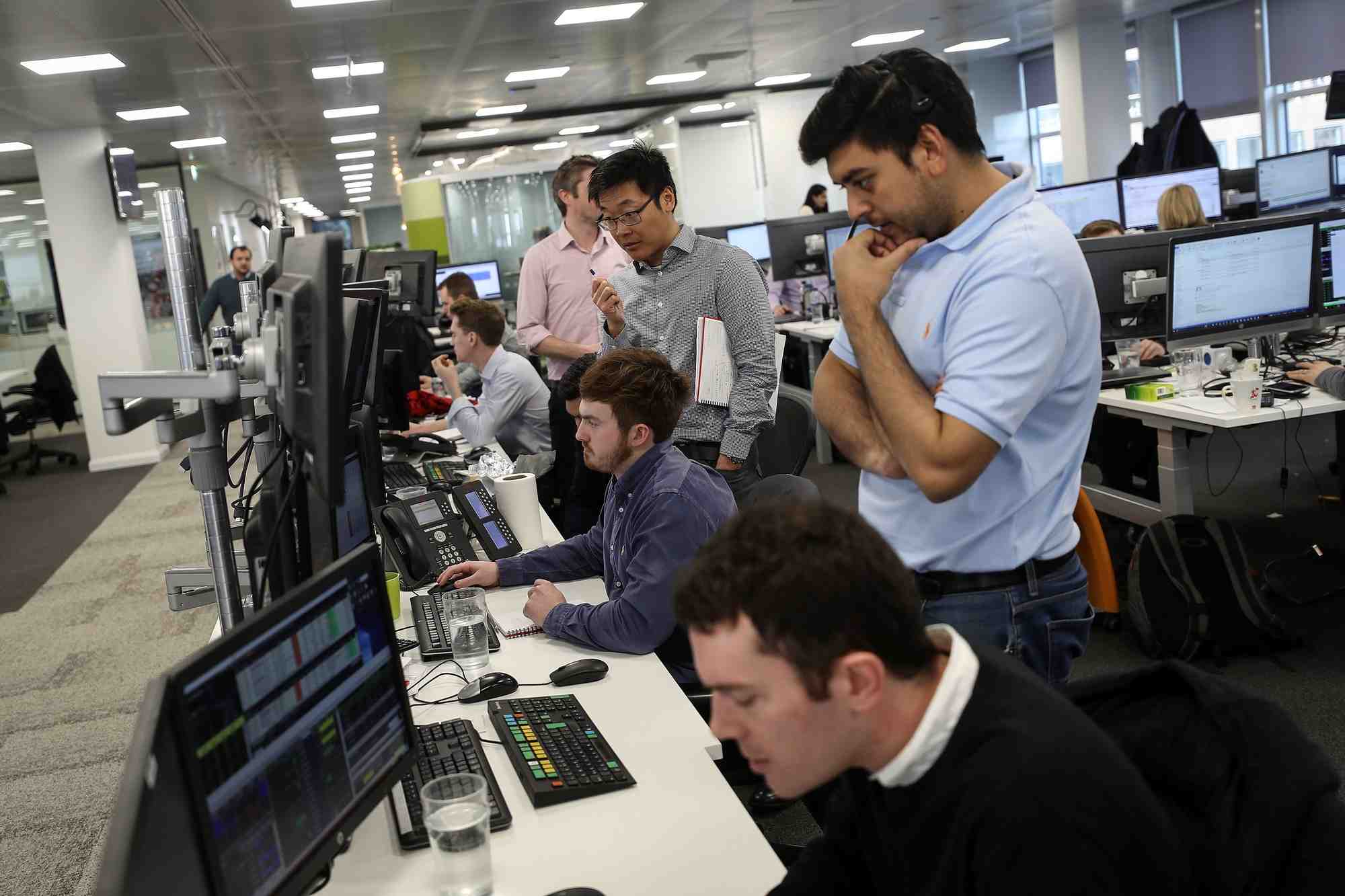 Des traders travaillent a l'indice ig a londres