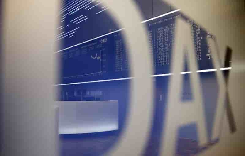 Les bourses europeennes restent orientees a la hausse a mi-seance
