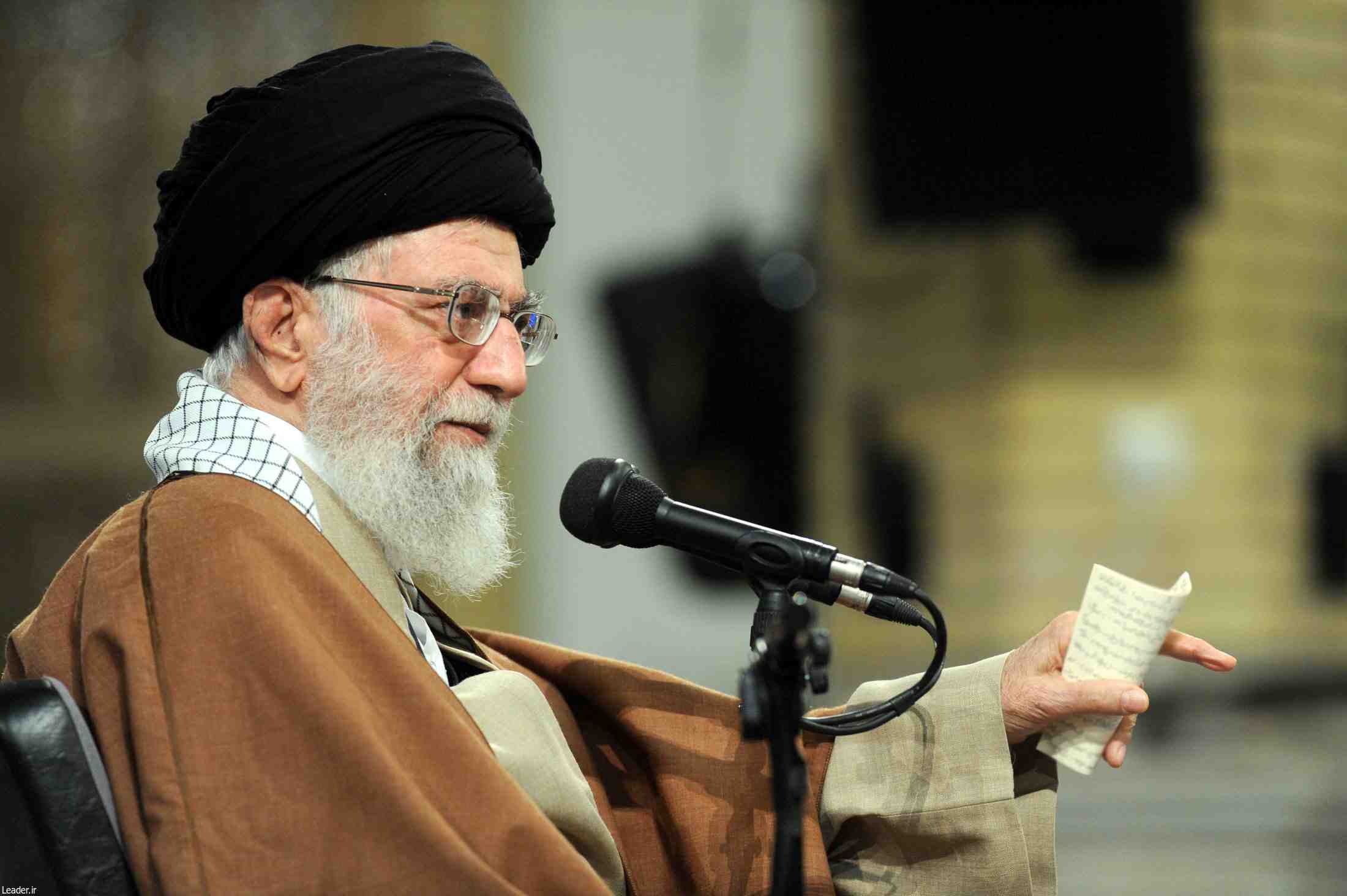 Iran: le reformiste karoubi s'en prend vivement a khamenei