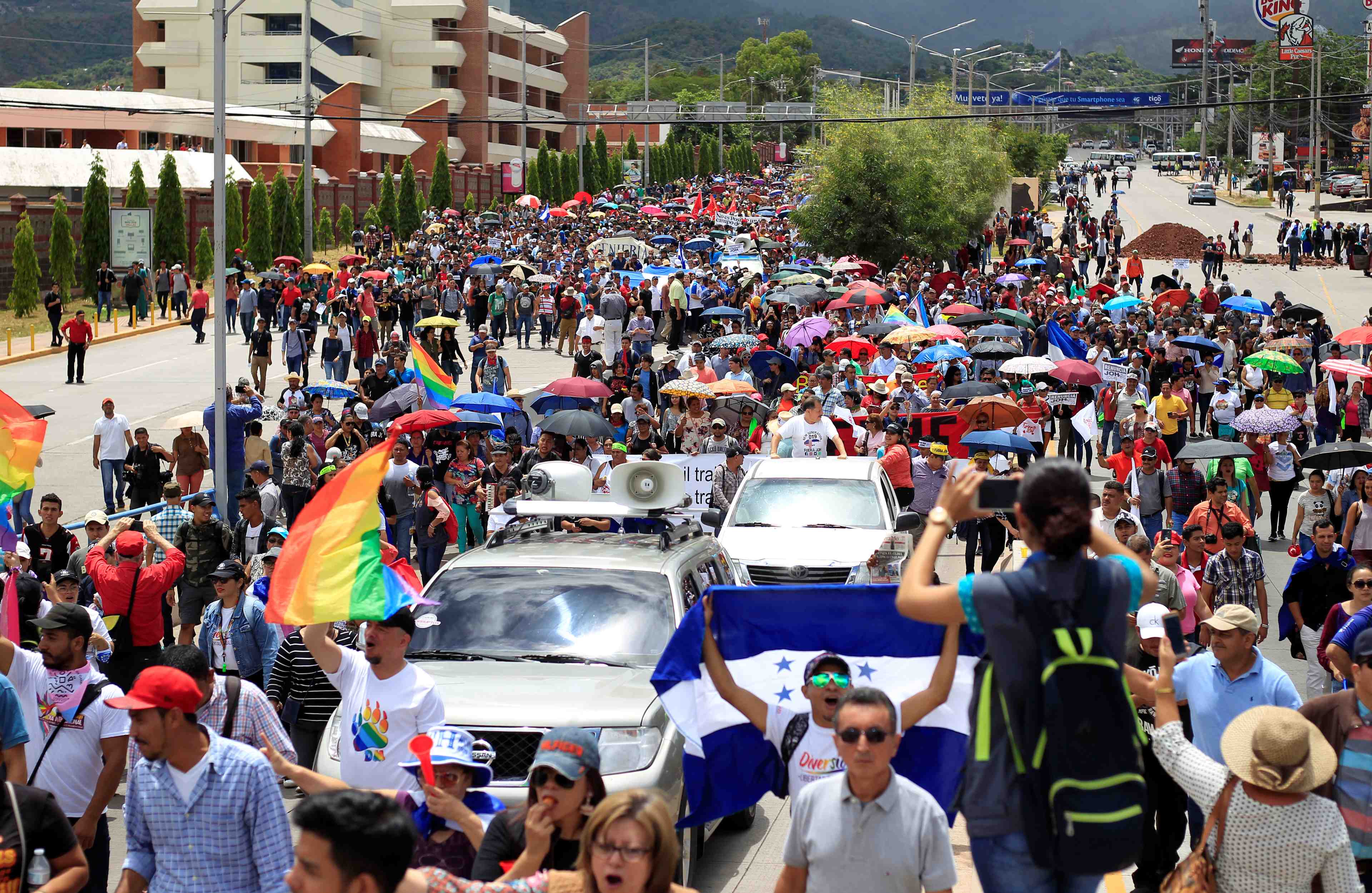Honduras: manifestation appelant a la demission du president hernandez