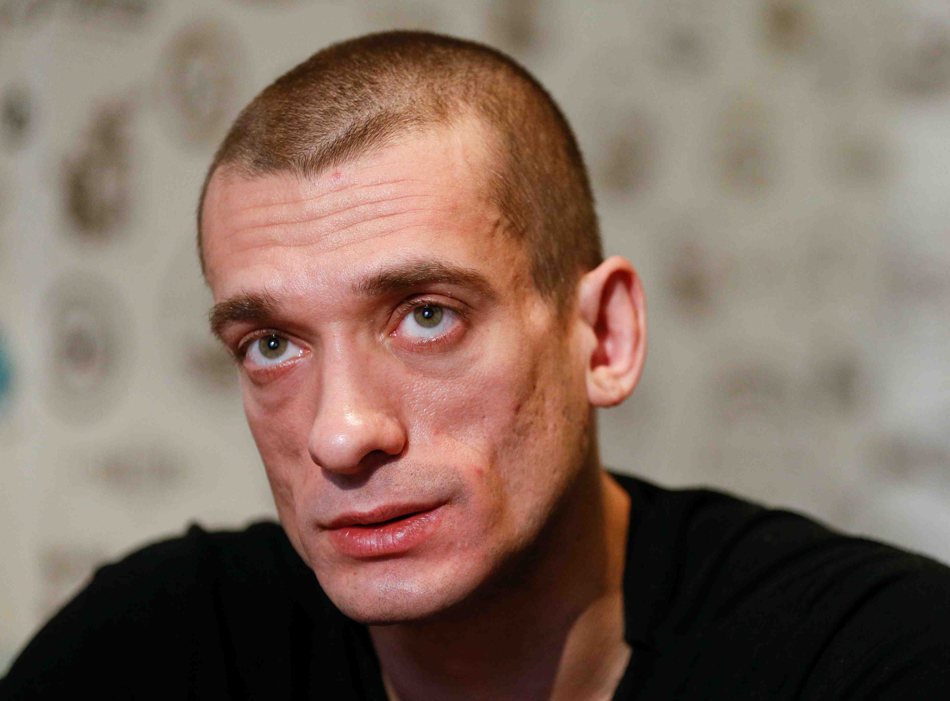 L'artiste russe qui a pousse griveaux a la demission interpelle