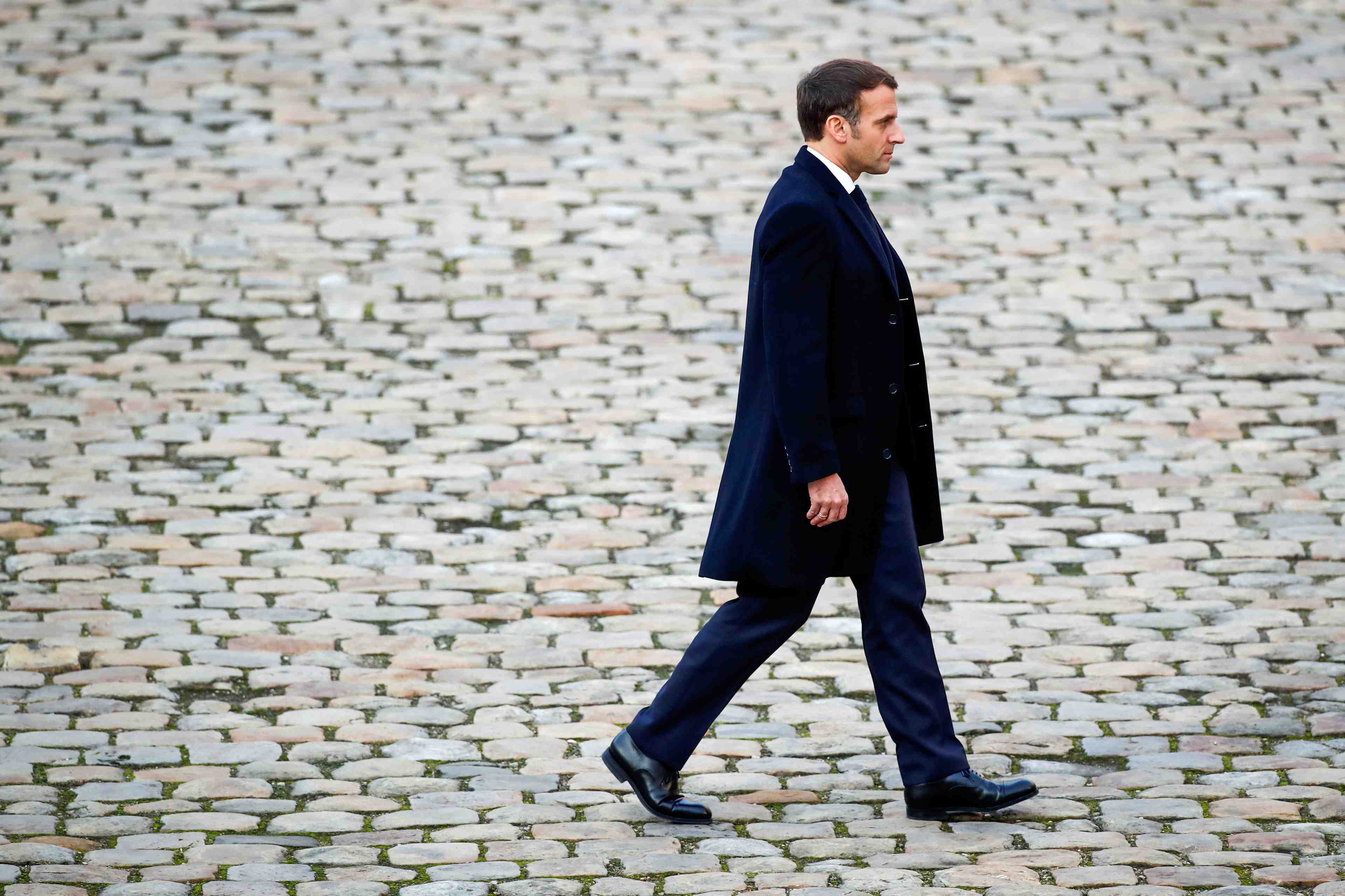 Macron "tres choque" par la video du producteur frappe par des policiers