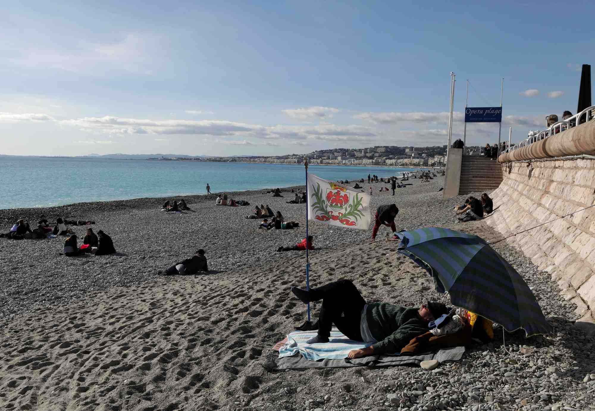 France: le gouvernement appelle a une vigilance accrue pendant les vacances