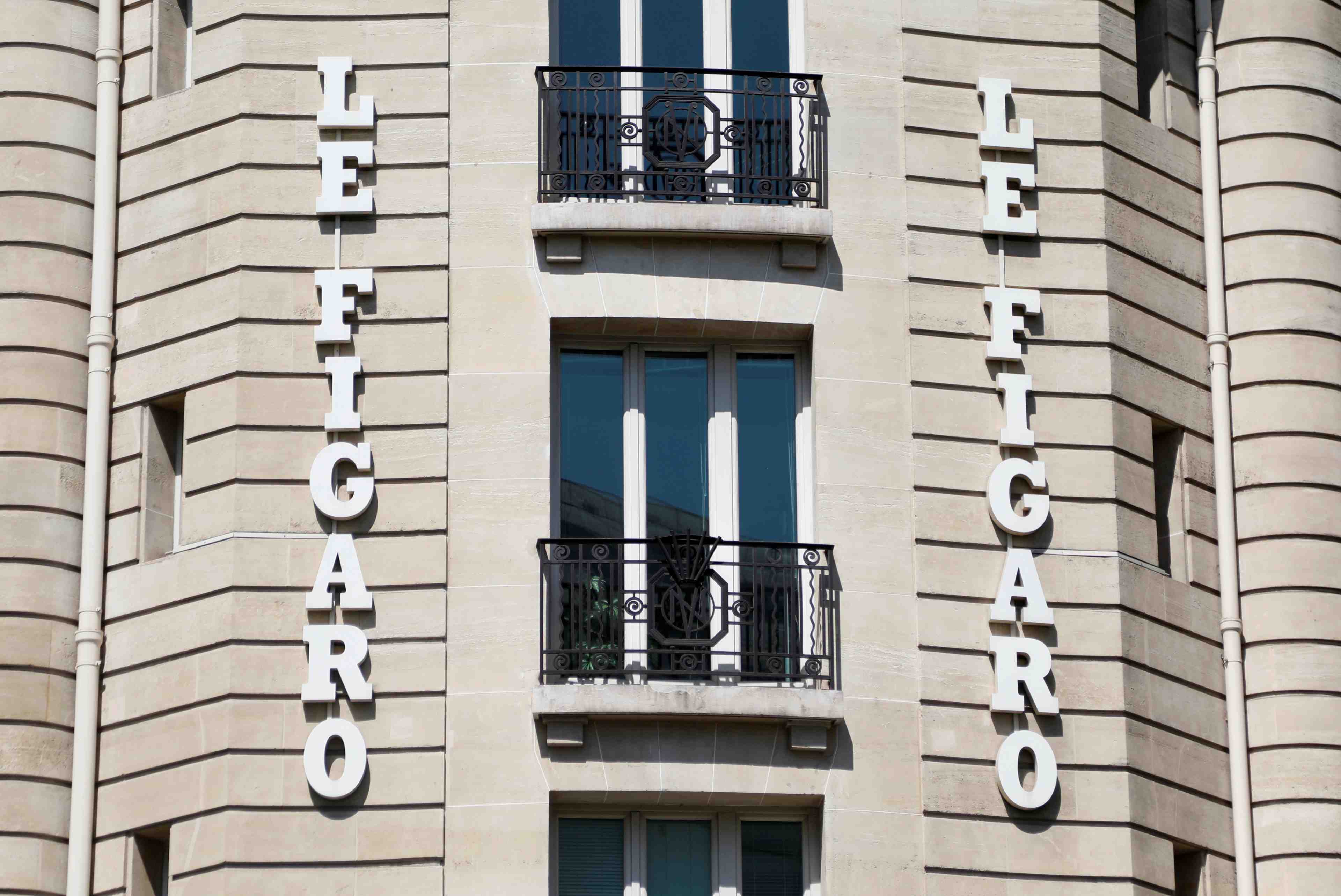 Le groupe dassault dement vouloir ceder le figaro