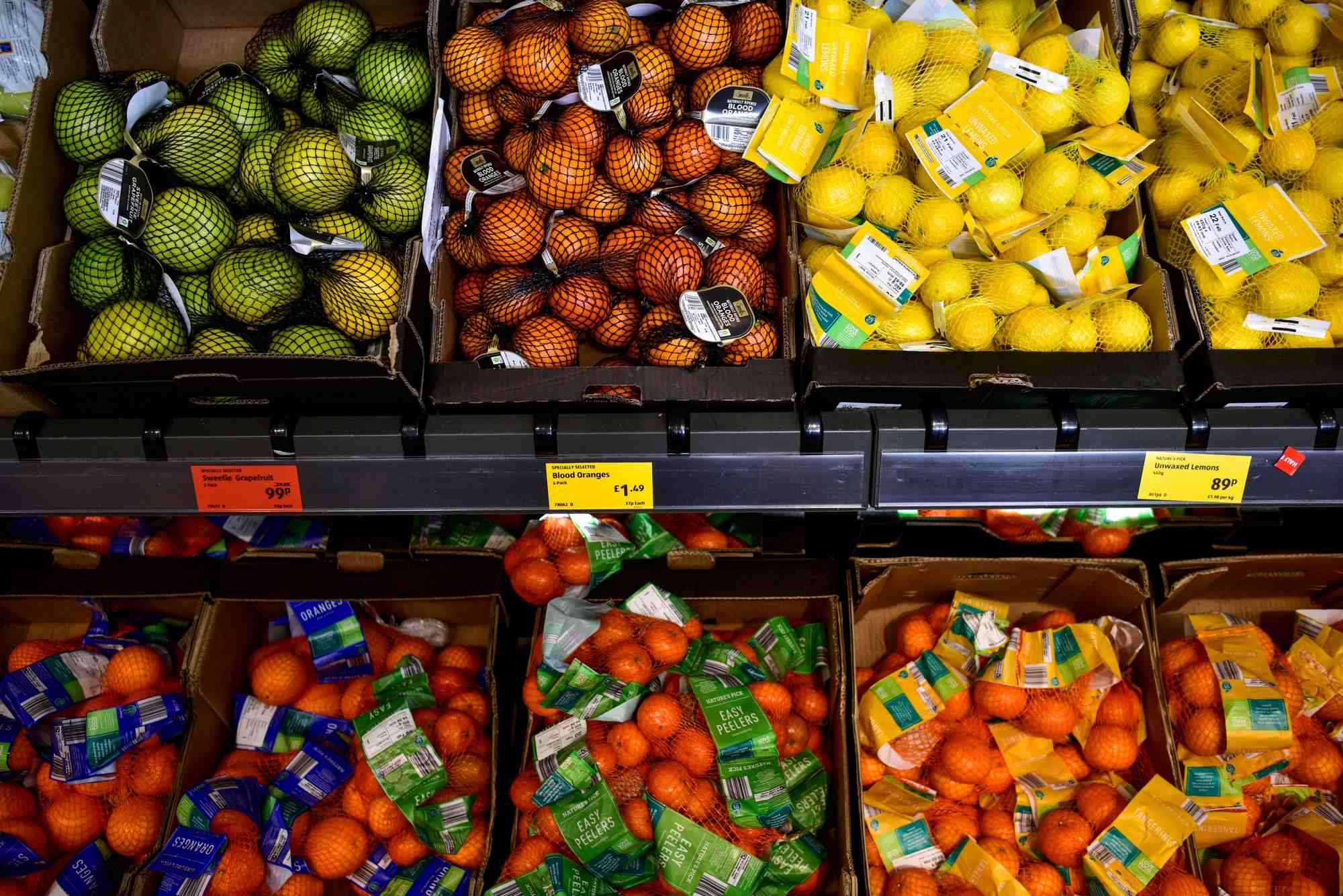 Le prix de la carotte conventionnelle a lui aussi baissé de 14%, et les tomates grappe qui affichaient 2,57 euros en moyenne sont passées à 1,78 euro, soit une décrue de prix de 31% en 2024.