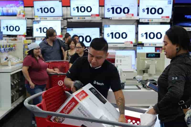 Hausse moins forte que prevu de la consommation des menages americains