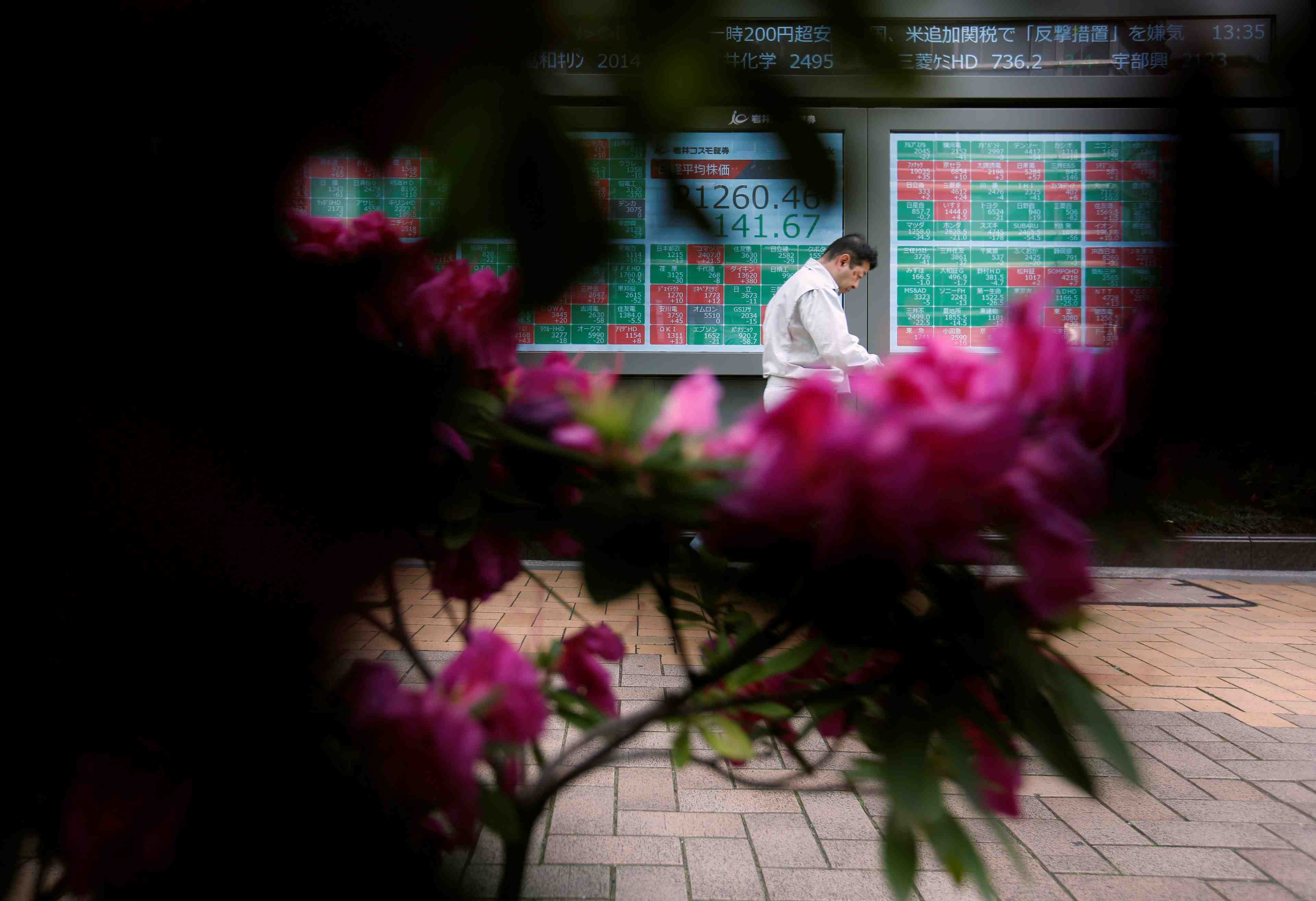 Tokyo finit en baisse de 0,46%