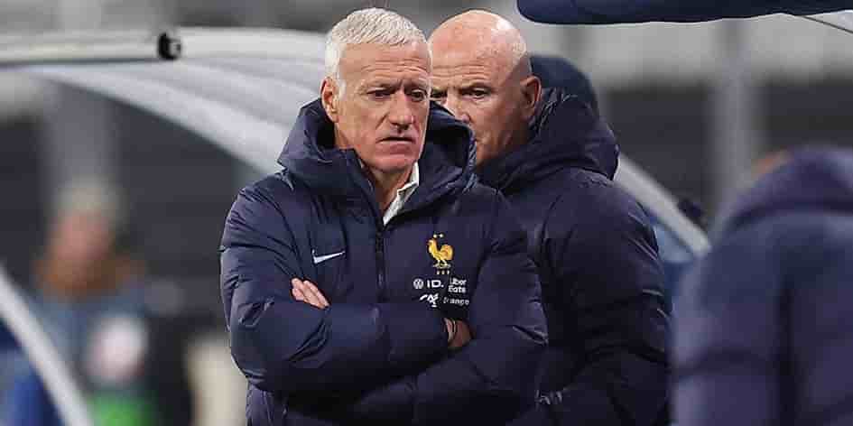 Le sélectionneur de l'équipe de France Didier Deschamps, était aux côtés l'entraîneur adjoint de la France Guy Stephan, pendant le match de football de l'UEFA entre la France et Israël, le 14 novembre 2024.