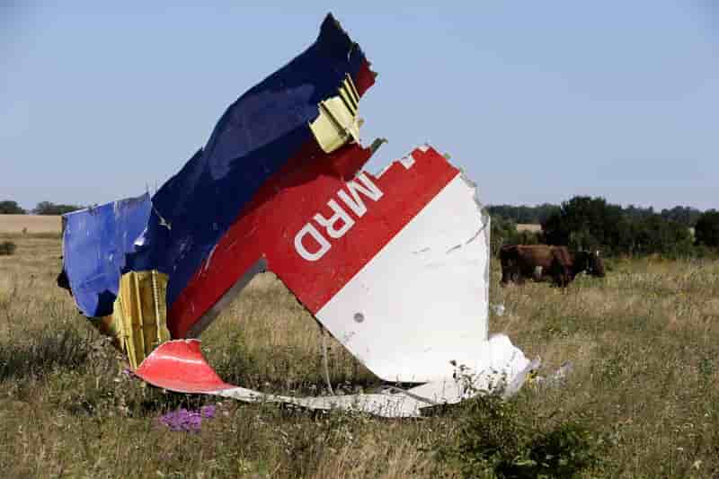 Plus de 60 experts sur le site du crash du vol MH17