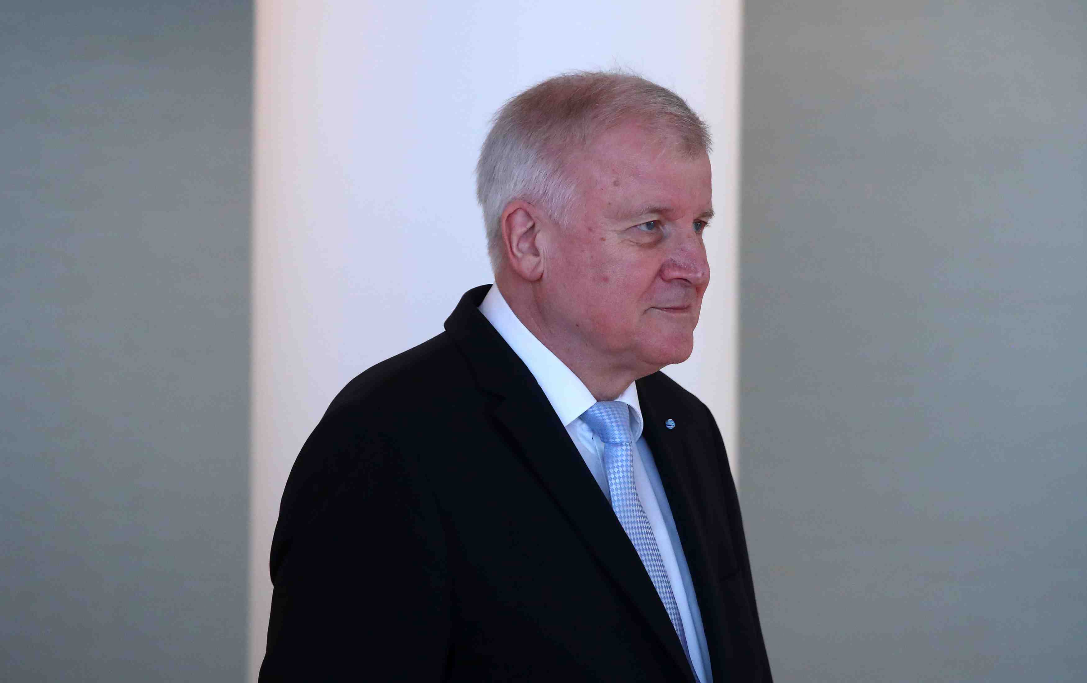 Le ministre allemand de l'interieur salue la victoire d'orban