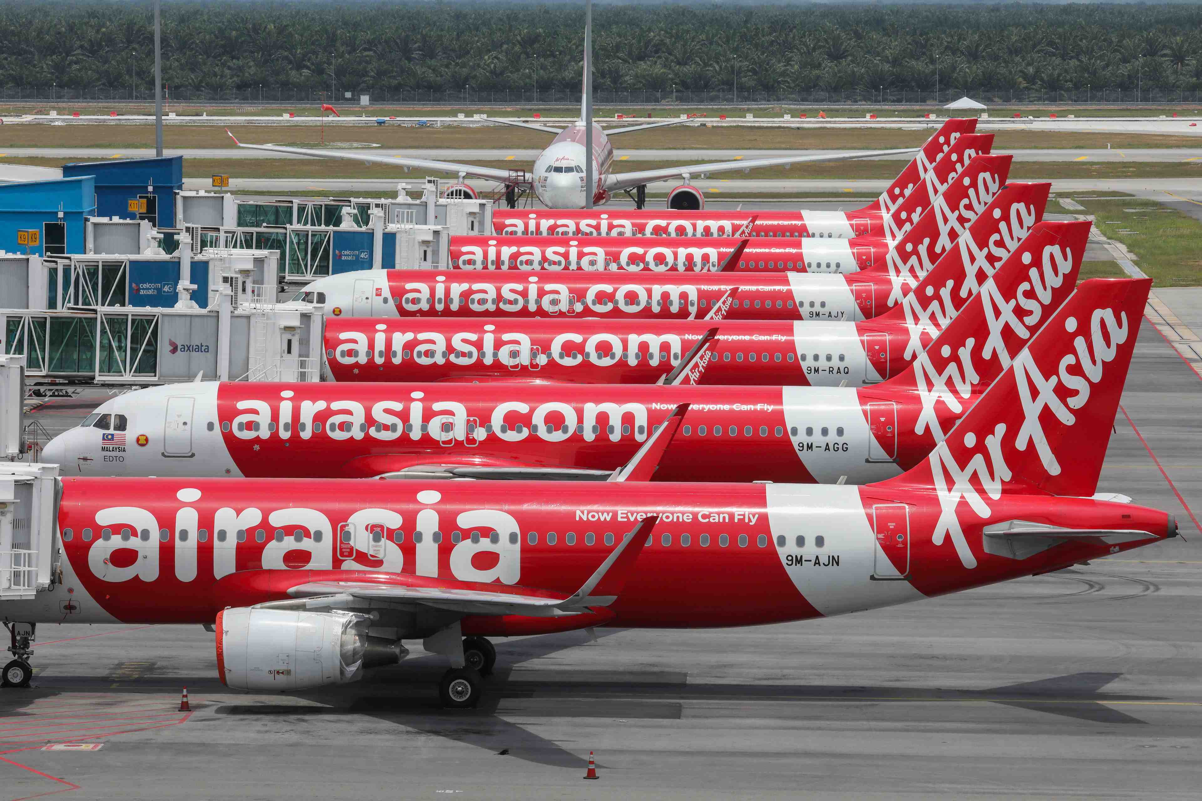 Airbus met en vente six appareils non livres a airasia
