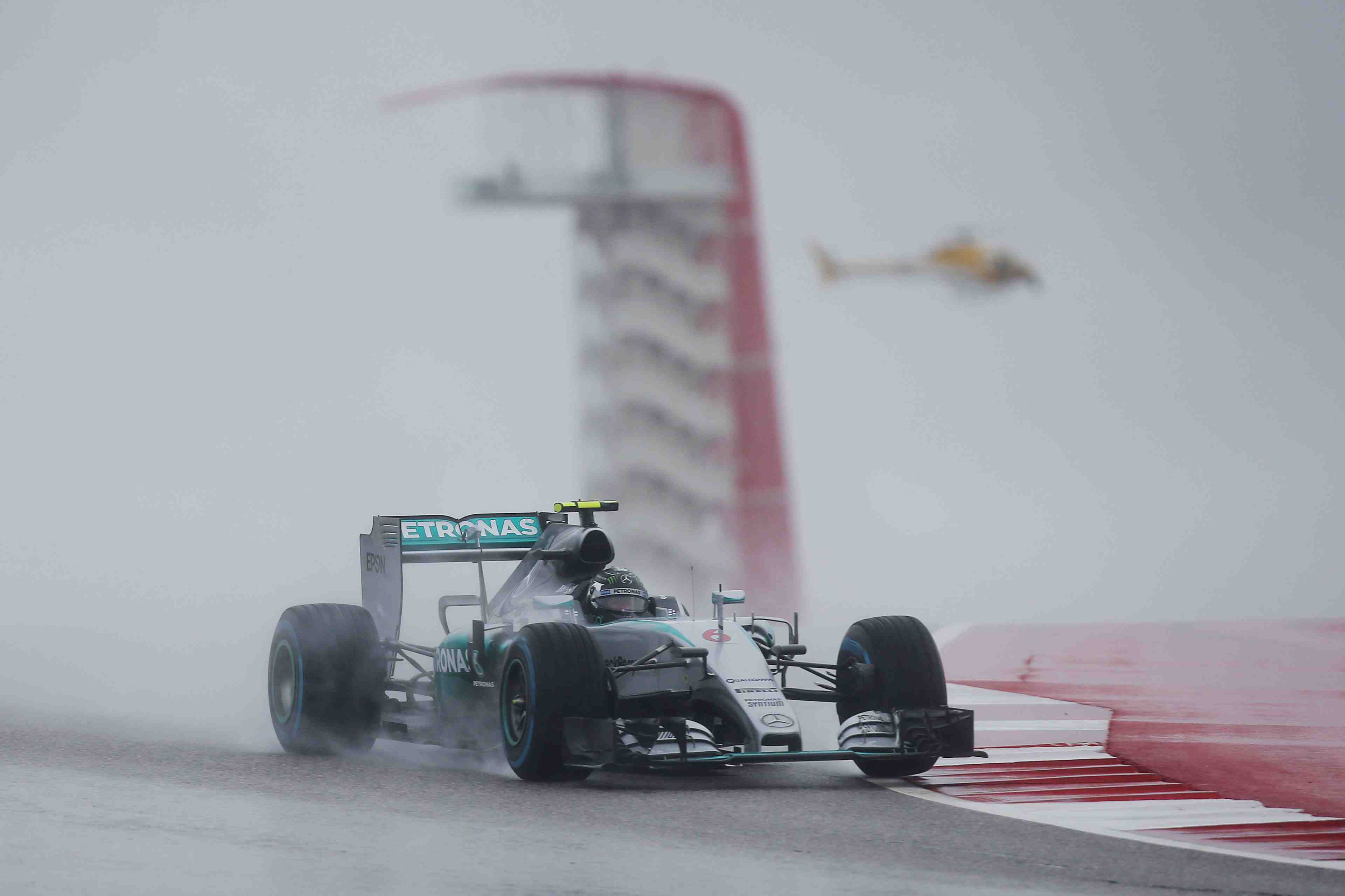 Rosberg prend la pole d’une seance tronquee