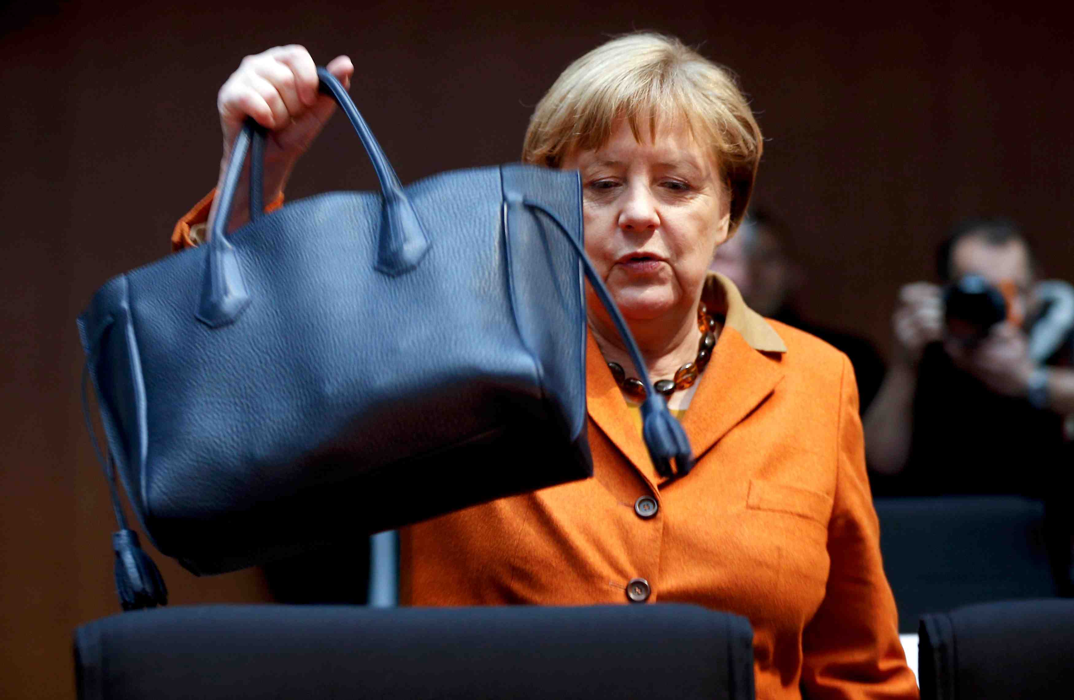 Merkel reporte une visite a alger