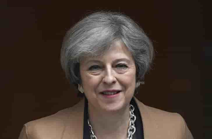 Pas au gouvernement de dire aux femmes comment s'habiller, dit may