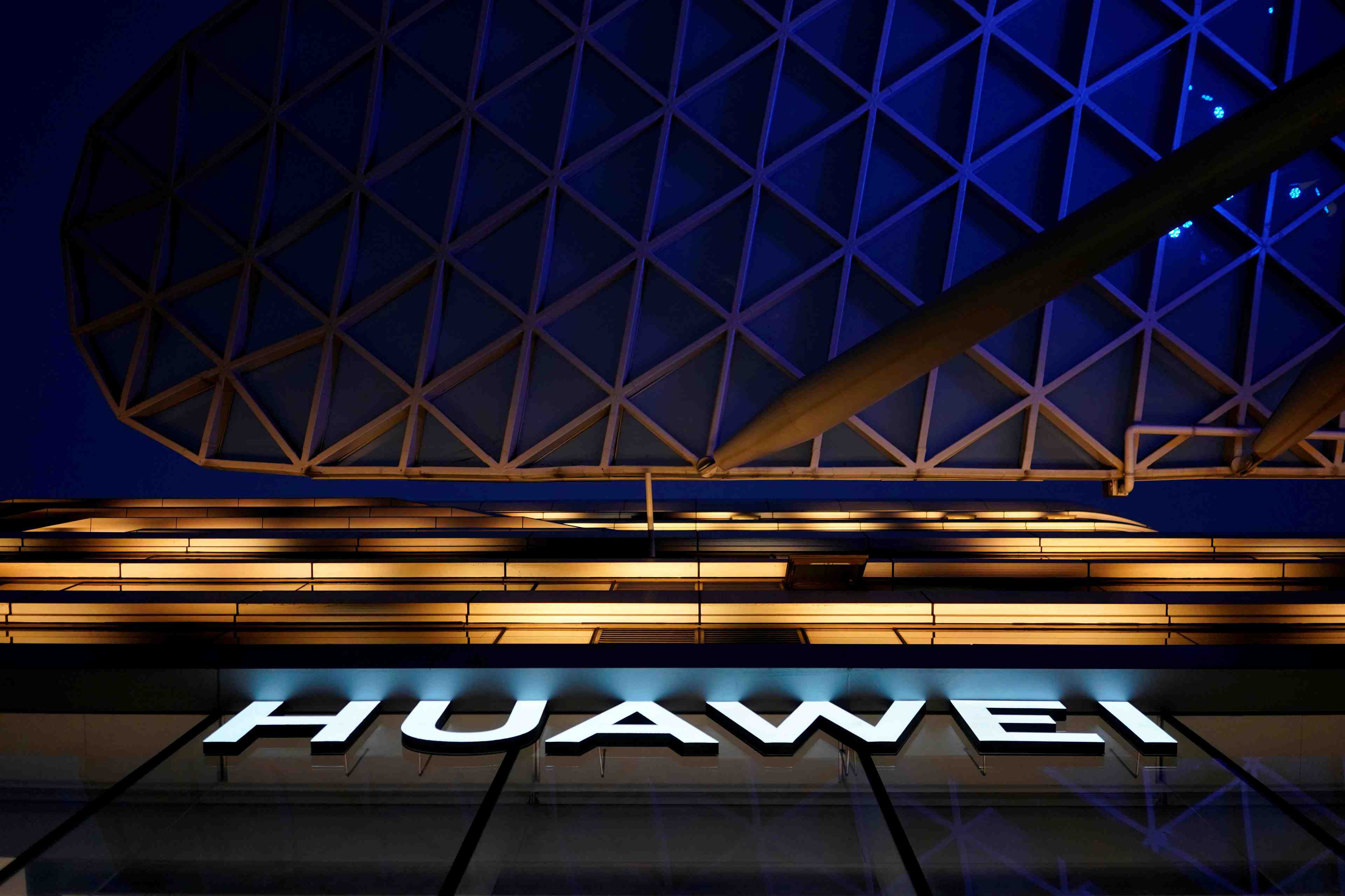 Huawei reporte a septembre le lancement de son smartphone pliable