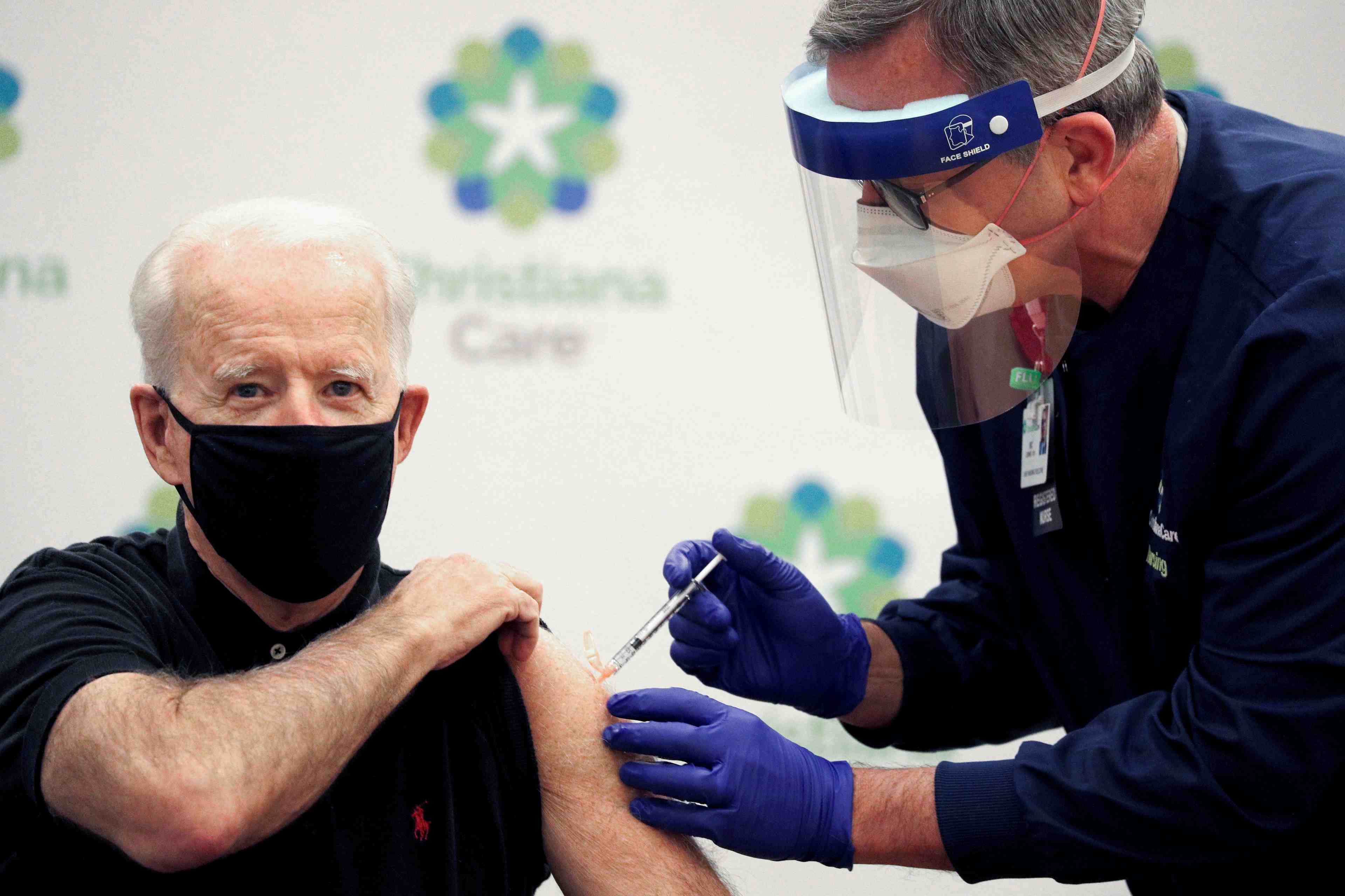 Usa: joe biden recoit la seconde dose du vaccin pfizer