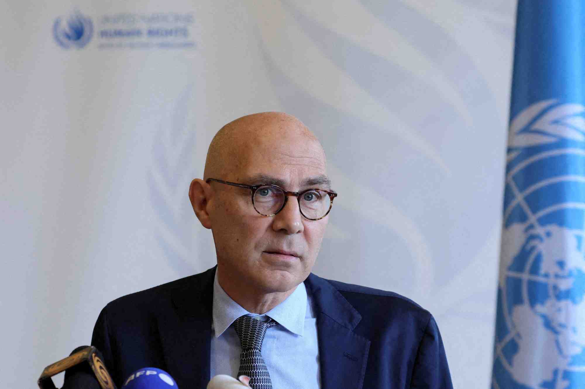 Le haut commissaire des nations unies, volker turk, lors d'une conference de presse au palais wilson a geneve
