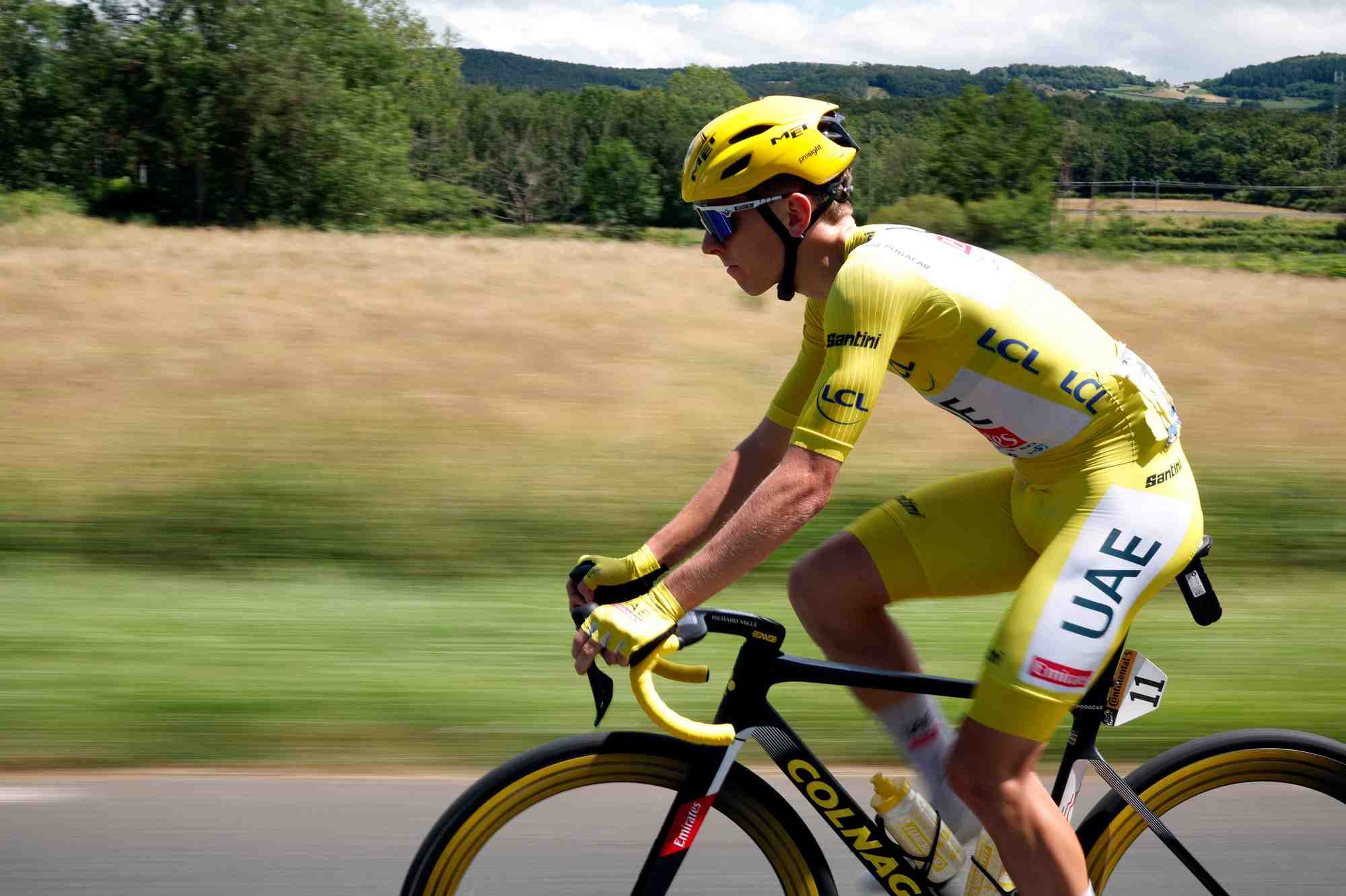 Tadej pogacar de l'equipe uae team emirates lors de la 6eme etape du tour de france, a macon