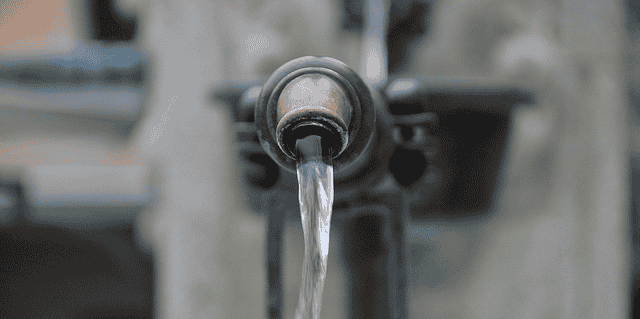 La gestion de la production et de la distribution de l’eau potable sera un des enjeux des élections municipales au printemps 2026.