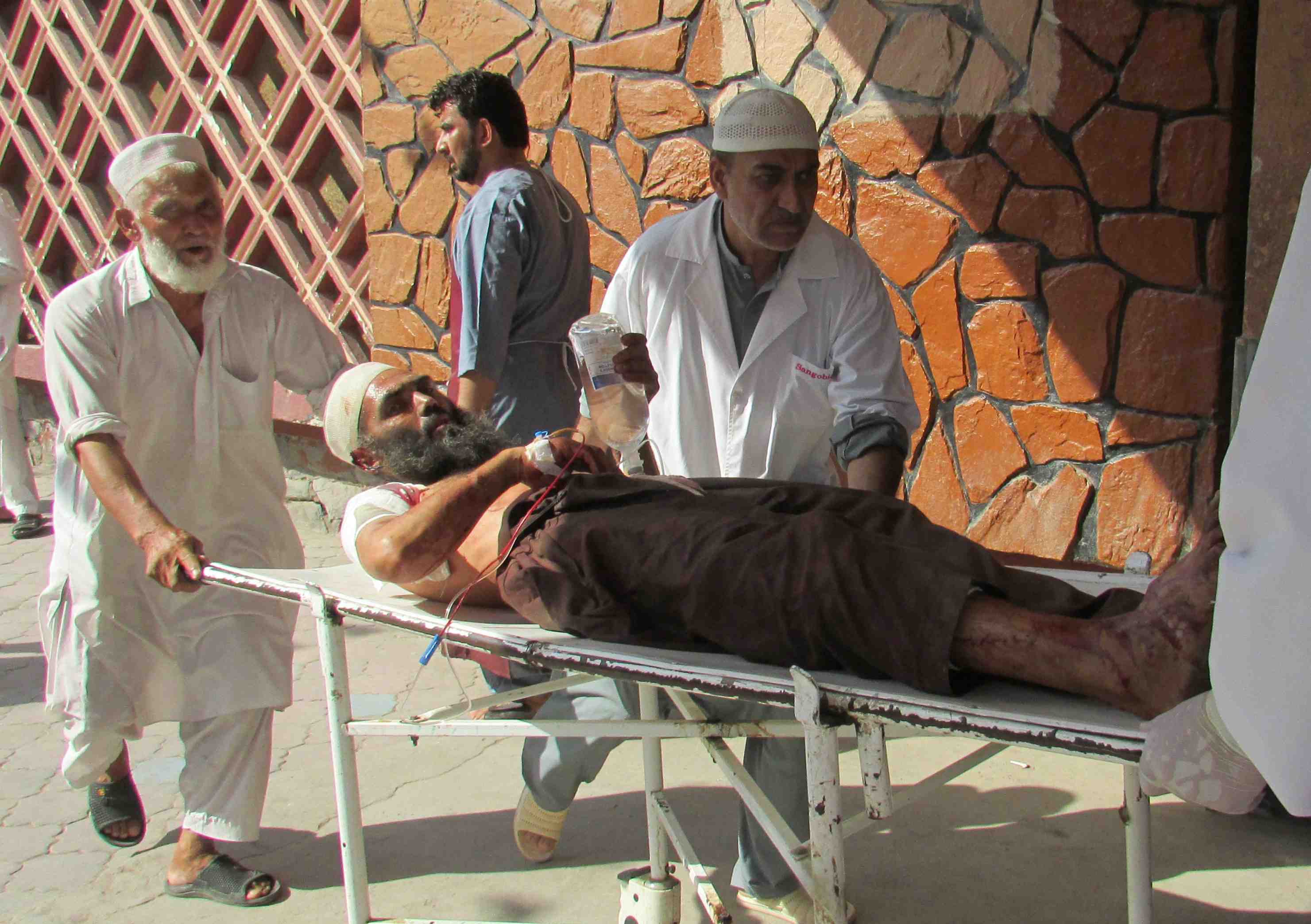 Le bilan de l'attentat en afghanistan s'alourdit a 68 morts