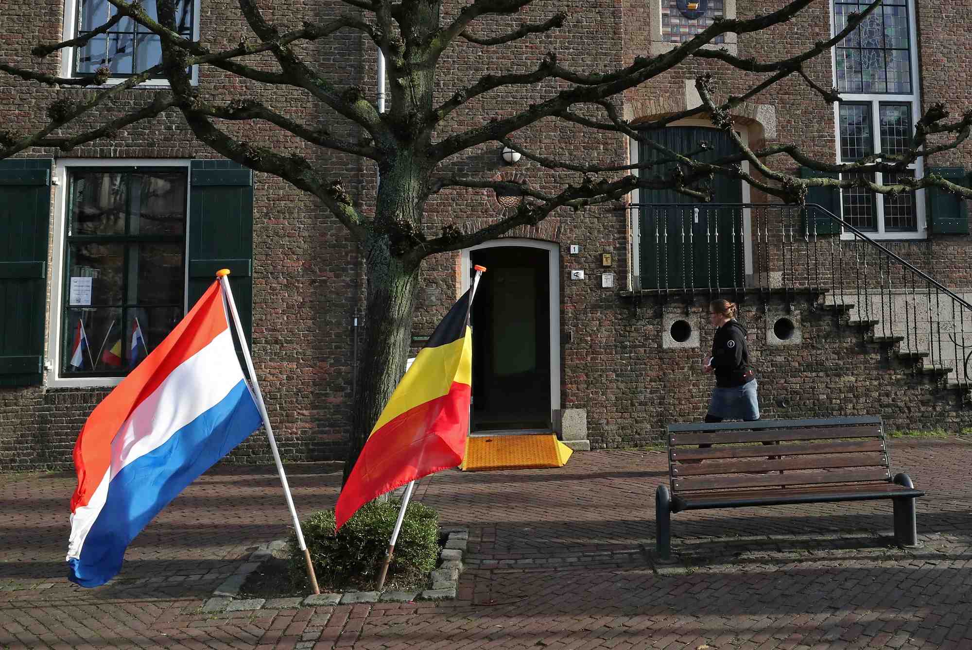 La belgique et les pays-bas expulsent des diplomates russes accuses d'espionnage