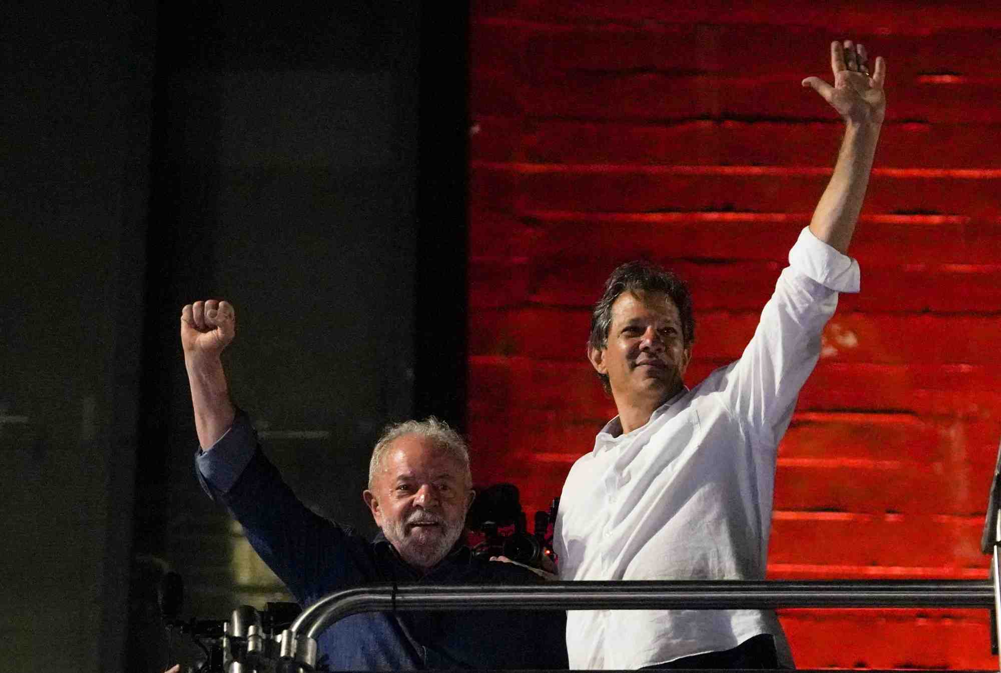 Photo du futur president luiz inacio "lula" da silva et de l'ancien maire de sao paulo, fernando haddad