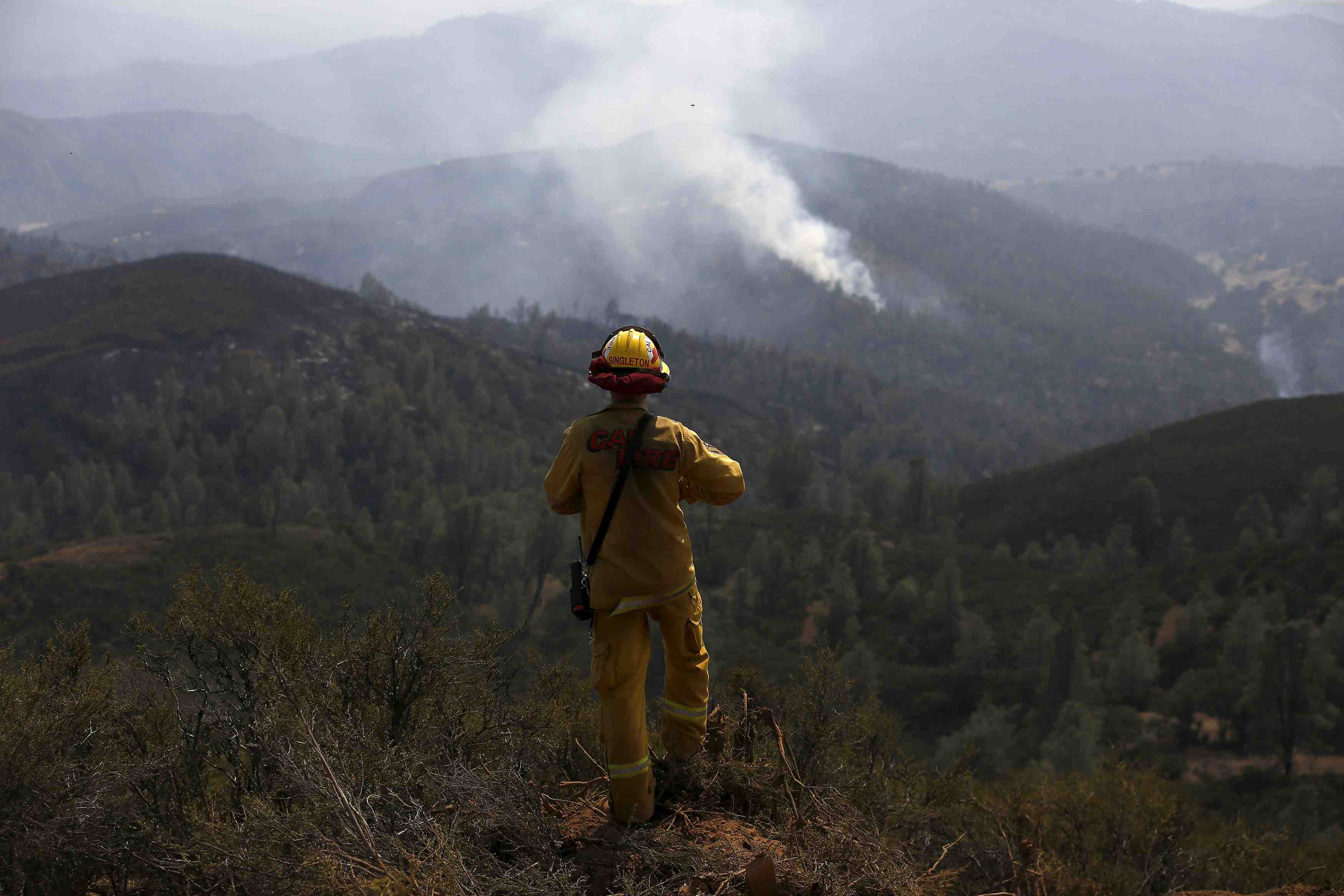 Dix mille pompiers luttent contre les incendies en californie