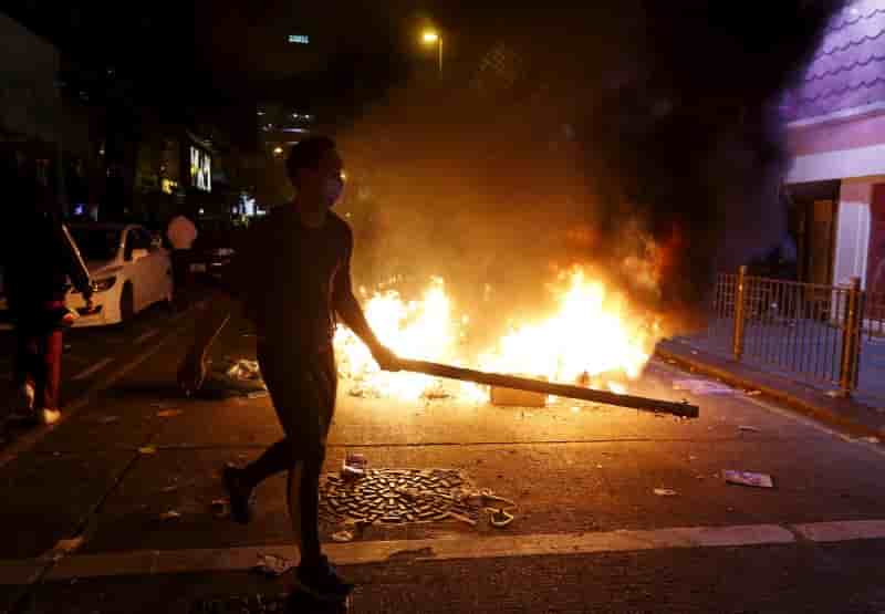 Violents affrontements dans les rues de hong kong
