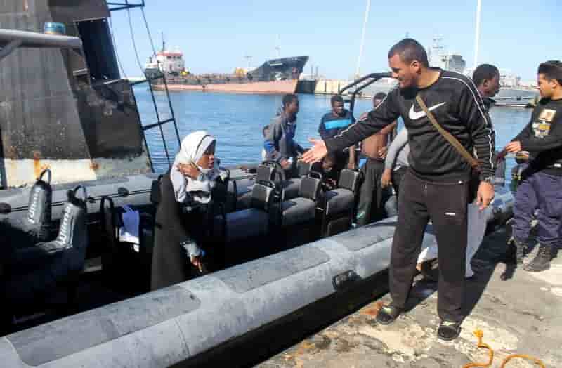 Un bateau de migrants sombre en libye, 25 disparus