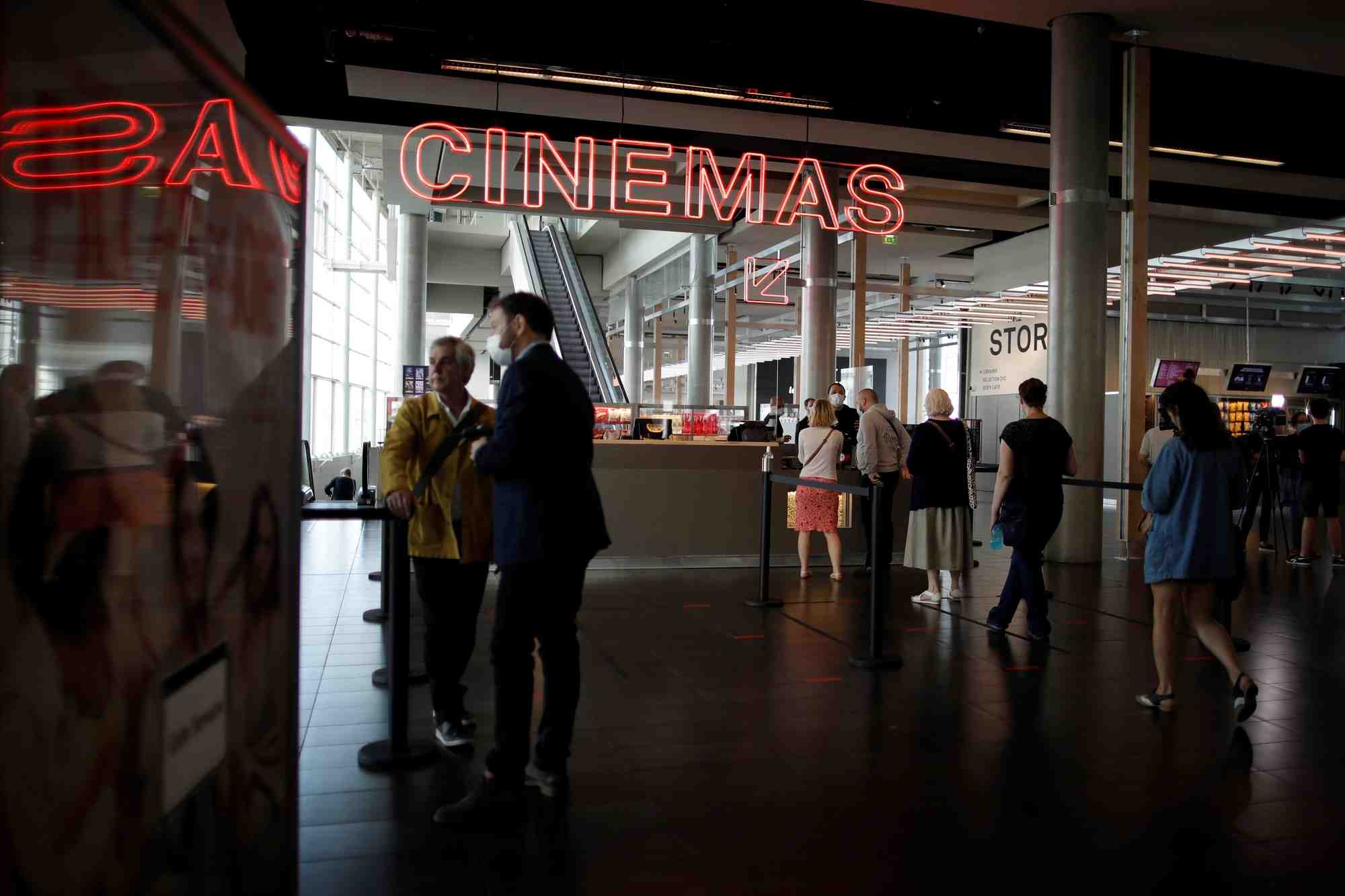 Cinemas et piscines donnent le coup d'envoi de la troisieme phase de deconfinement