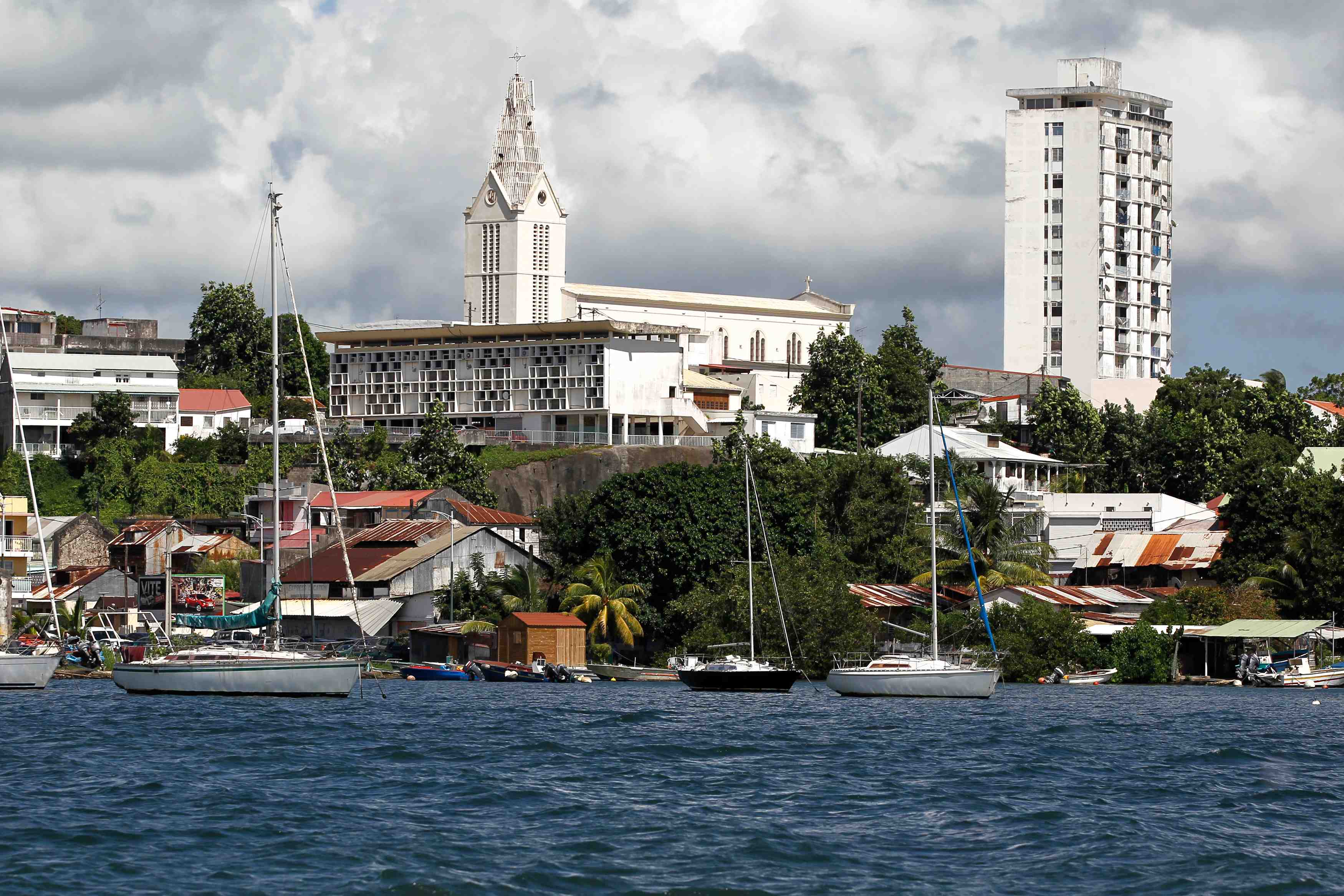 La guadeloupe reconfinee pour trois semaines