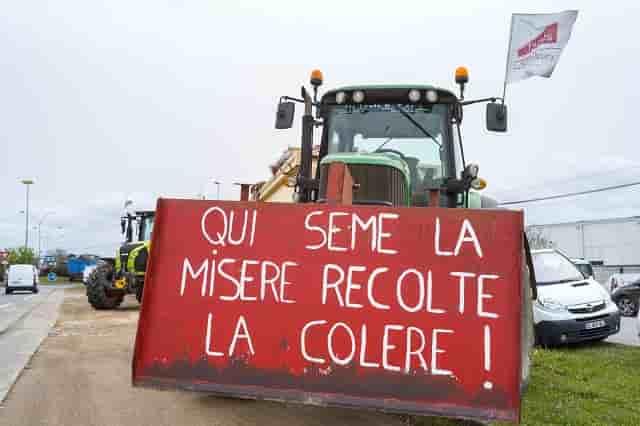blocage dépôt de carburant