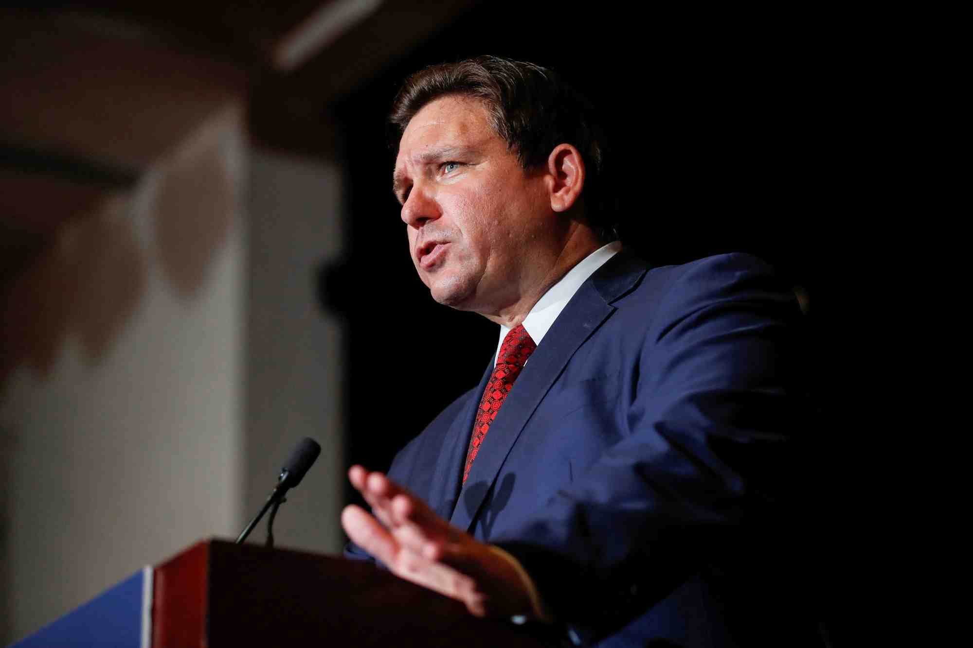 Photo du gouverneur de floride, ron desantis
