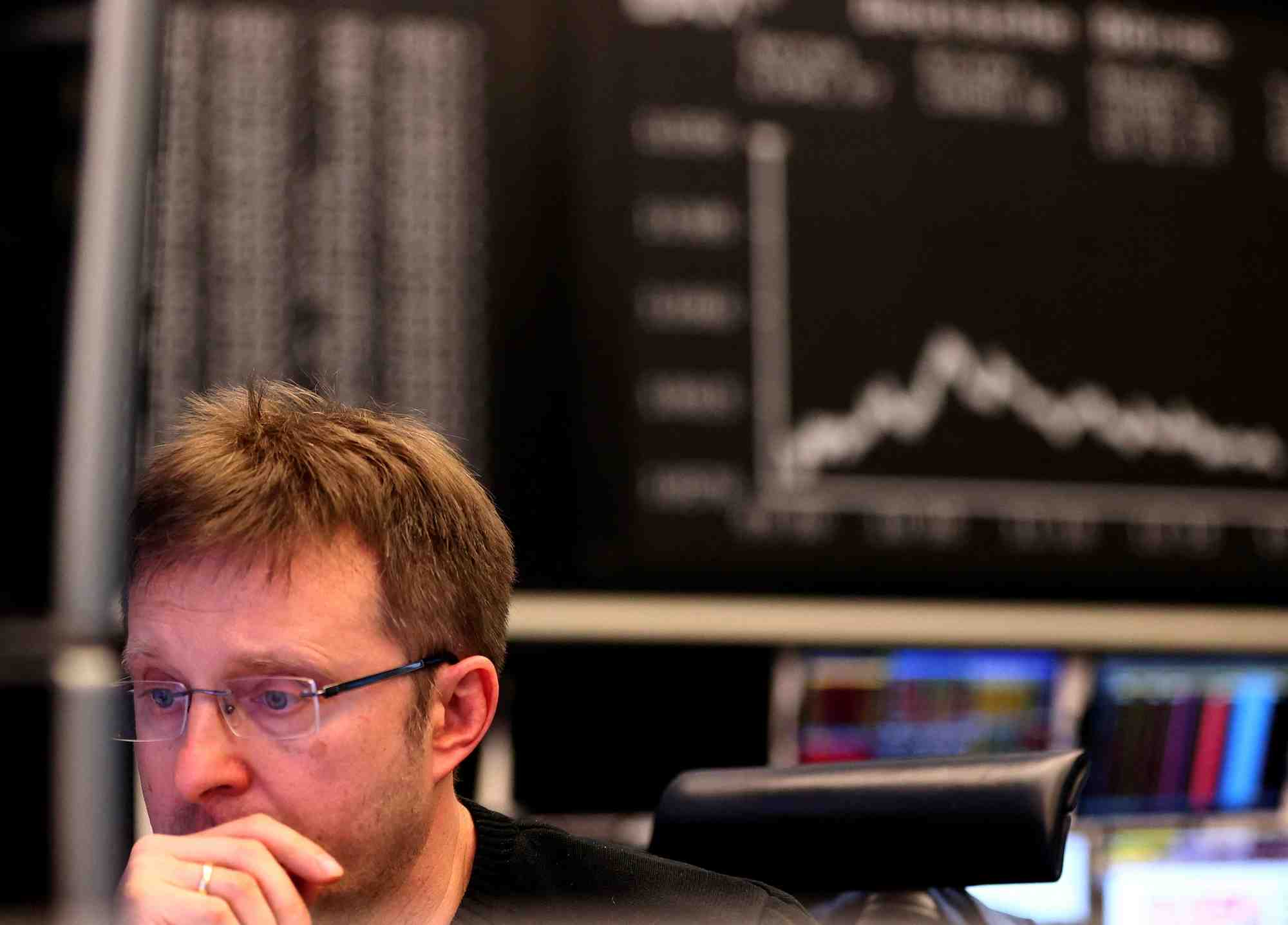 Photo d'archives d'un trader a la bourse de francfort, en allemagne