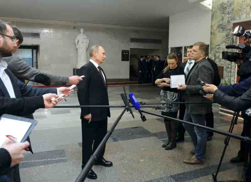 Vladimir Poutine signe la loi rattachant la Crimée à la Russie