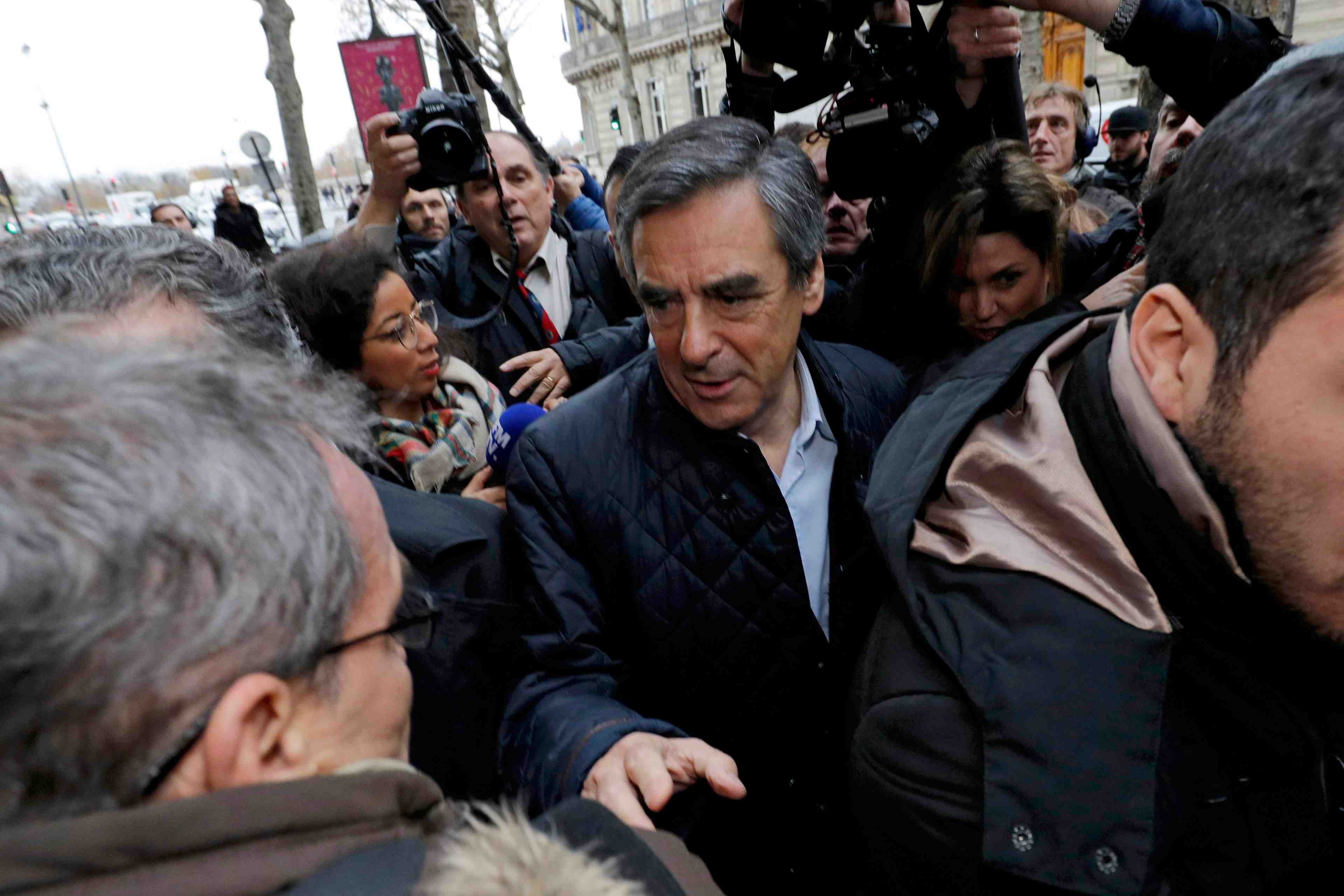 Fillon juge la polemique lancee par juppe "inqualifiable"