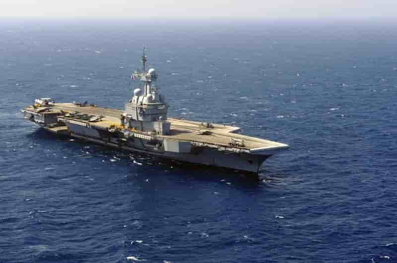L'arret du porte-avions relance le debat sur un second