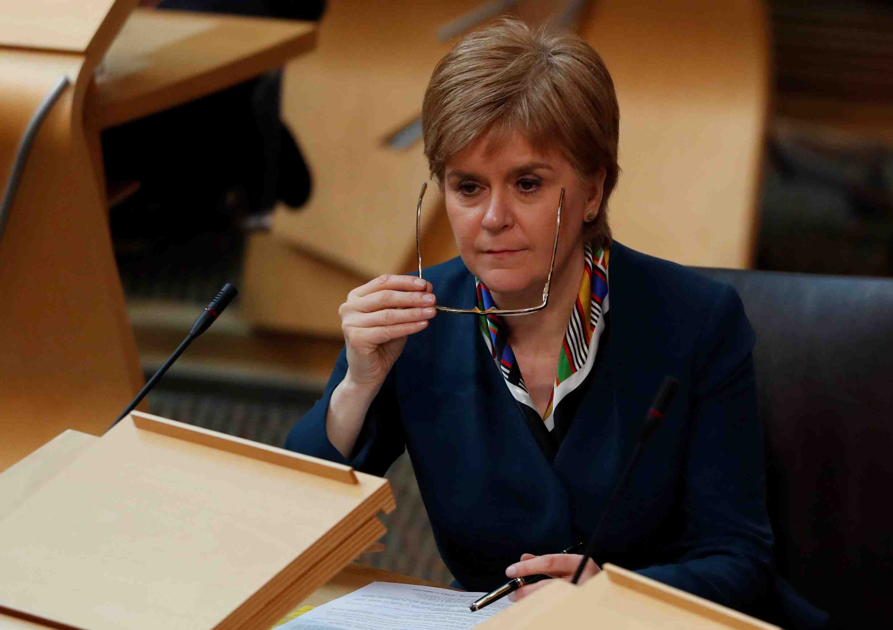 Sturgeon ecrit a may pour demander un referendum
