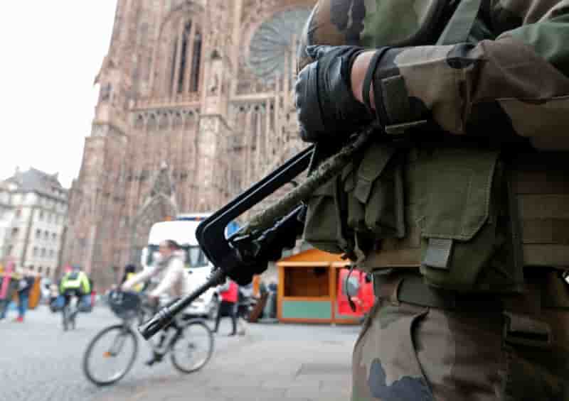 Prolongation de l'etat d'urgence votee en commission