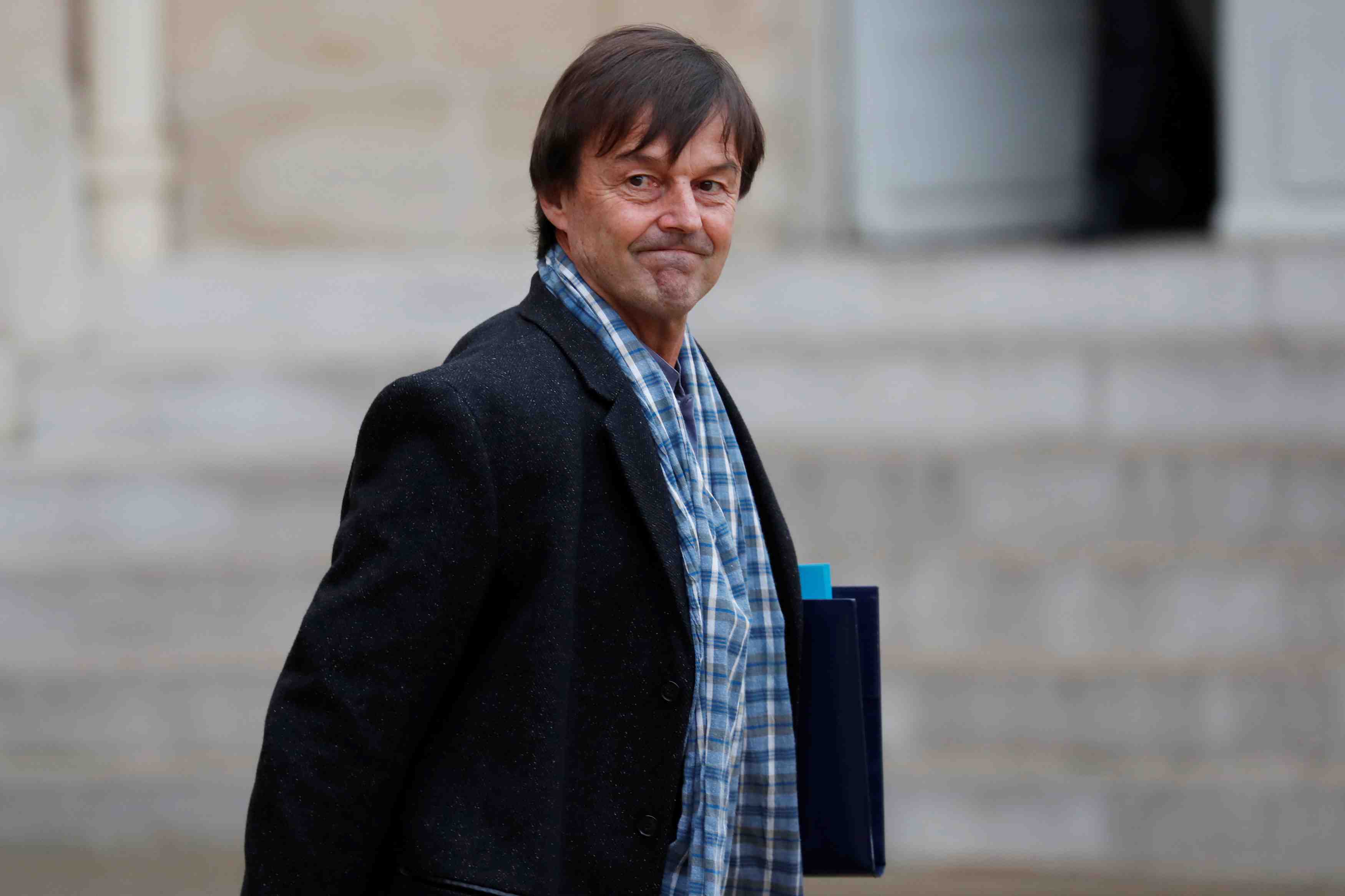 Hulot affirme n'avoir pas pense a demissionner